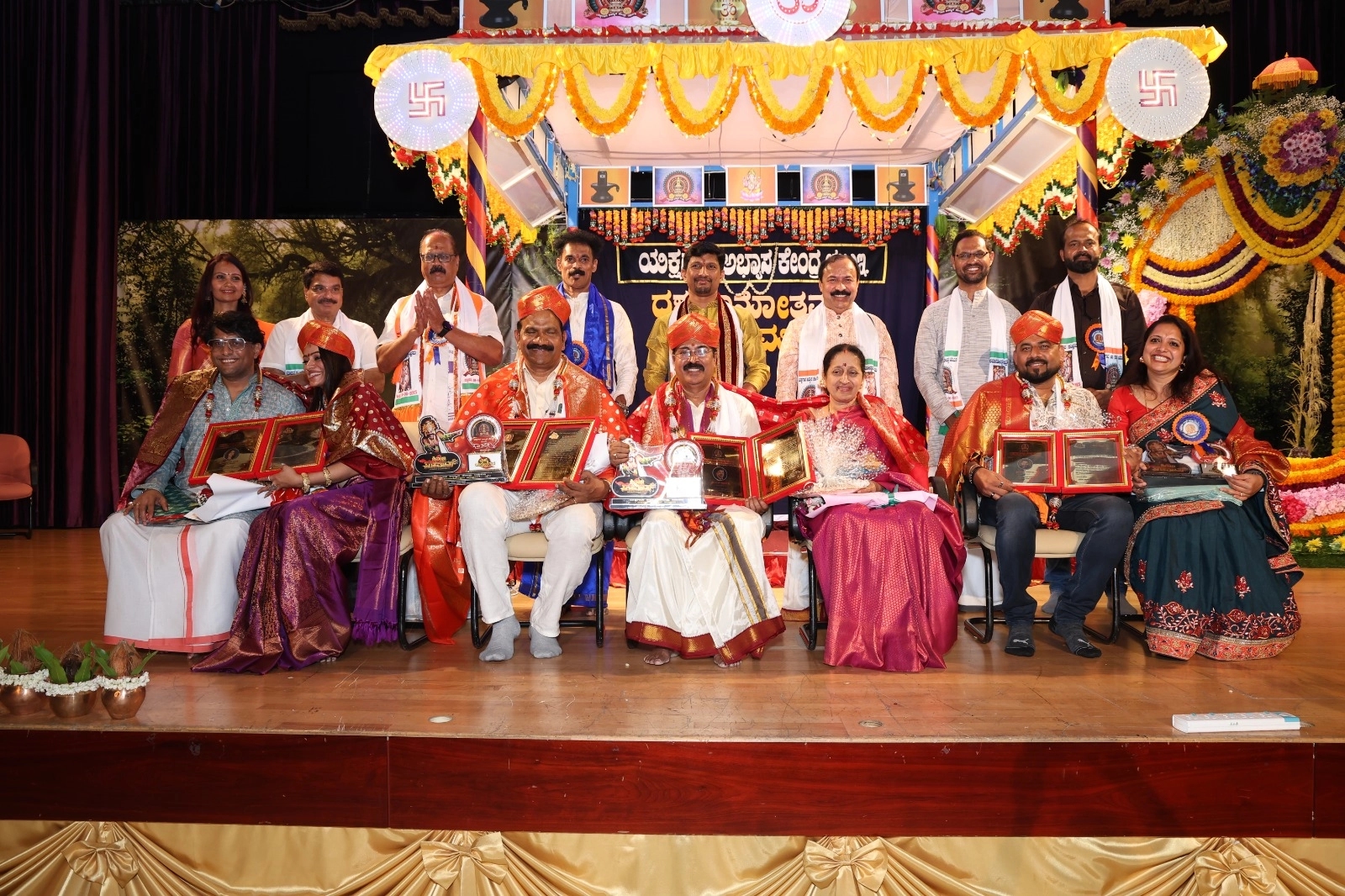 ಕೊಡಗಿನ ಚಿತ್ರಶಿಲ್ಪ ಕಲಾವಿದ ಶ್ರೀ ಬಿ. ಕೆ. ಗಣೇಶ್ ರೈಯವರಿಗೆ ದುಬಾಯಿಯಲ್ಲಿ ಯಕ್ಷಗಾನ ದಶಮನೋತ್ಸವದಲ್ಲಿ ಕಲಾಮಾಧ್ಯಮ ಗೌರವ ಸನ್ಮಾನ - News Karnataka