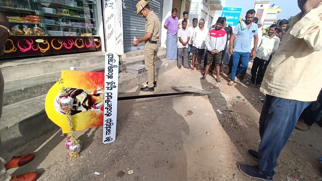 ಕೆಂಪೇಗೌಡ ಭಾವಚಿತ್ರ ಮುರಿದು ಹಾಕಿದ ಕಿಡಿಗೇಡಿಗಳು - News Karnataka