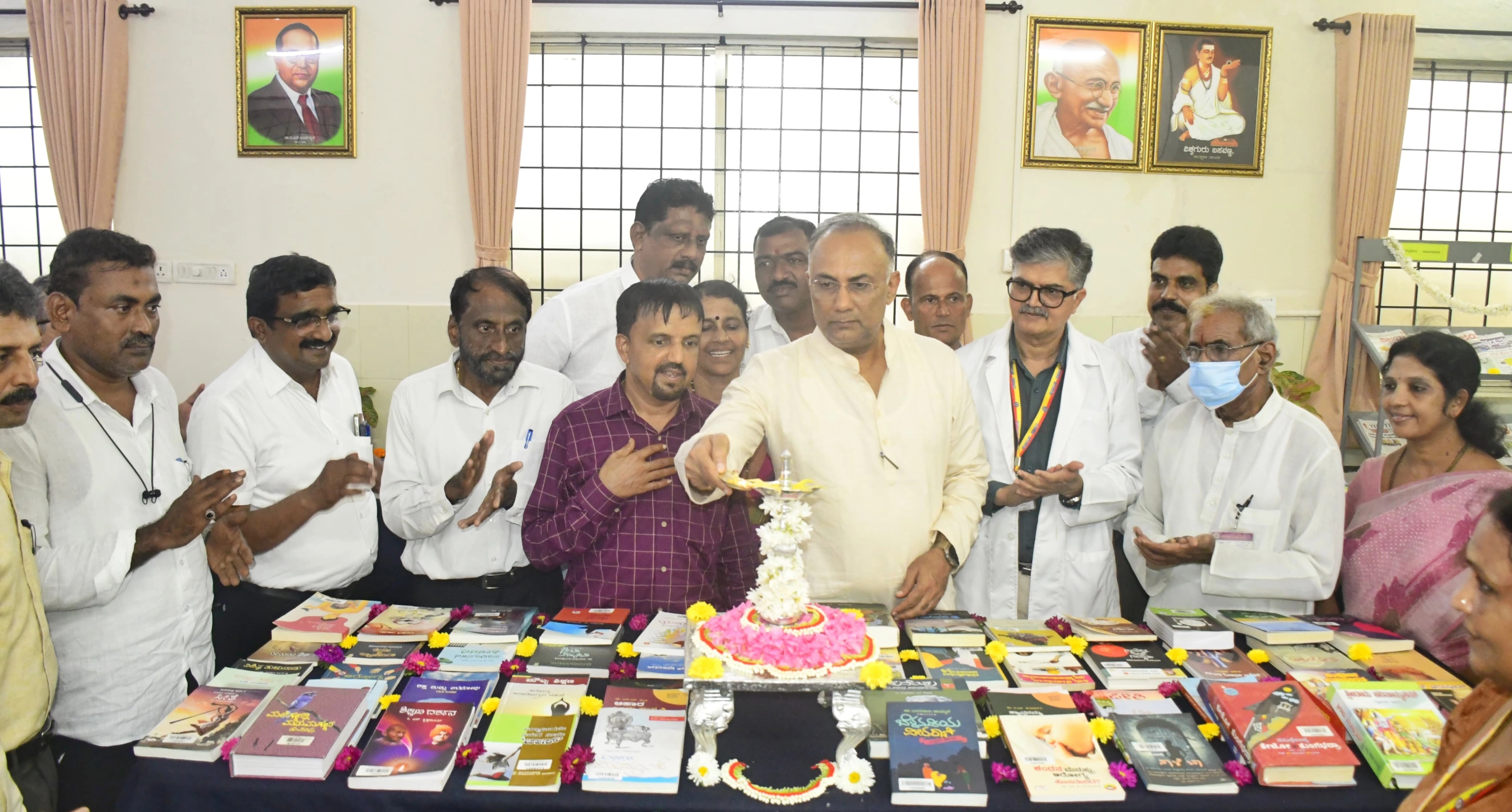 ರಾಜ್ಯದ ಜಿಲ್ಲಾ ಆಸ್ಪತ್ರೆಗಳಲ್ಲಿ ಗ್ರಂಥಾಲಯ ಸ್ಥಾಪನೆಗೆ ಸೂಕ್ತ ಕ್ರಮ- ದಿನೇಶ್ ಗುಂಡೂರಾವ್ - News Karnataka