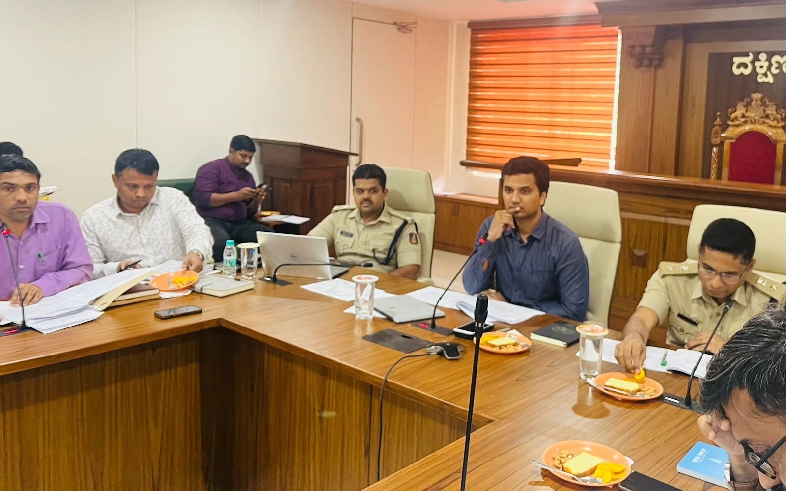 ಕ್ಲಾಕ್ ಟವರ್ – ಸ್ಟೇಟ್ಬ್ಯಾಂಕ್ ದ್ವಿಮುಖ ಸಂಚಾರ: ಕೂಡಲೇ ವರದಿ ಸಲ್ಲಿಸಲು ಡಿಸಿ ಸೂಚನೆ - News Karnataka