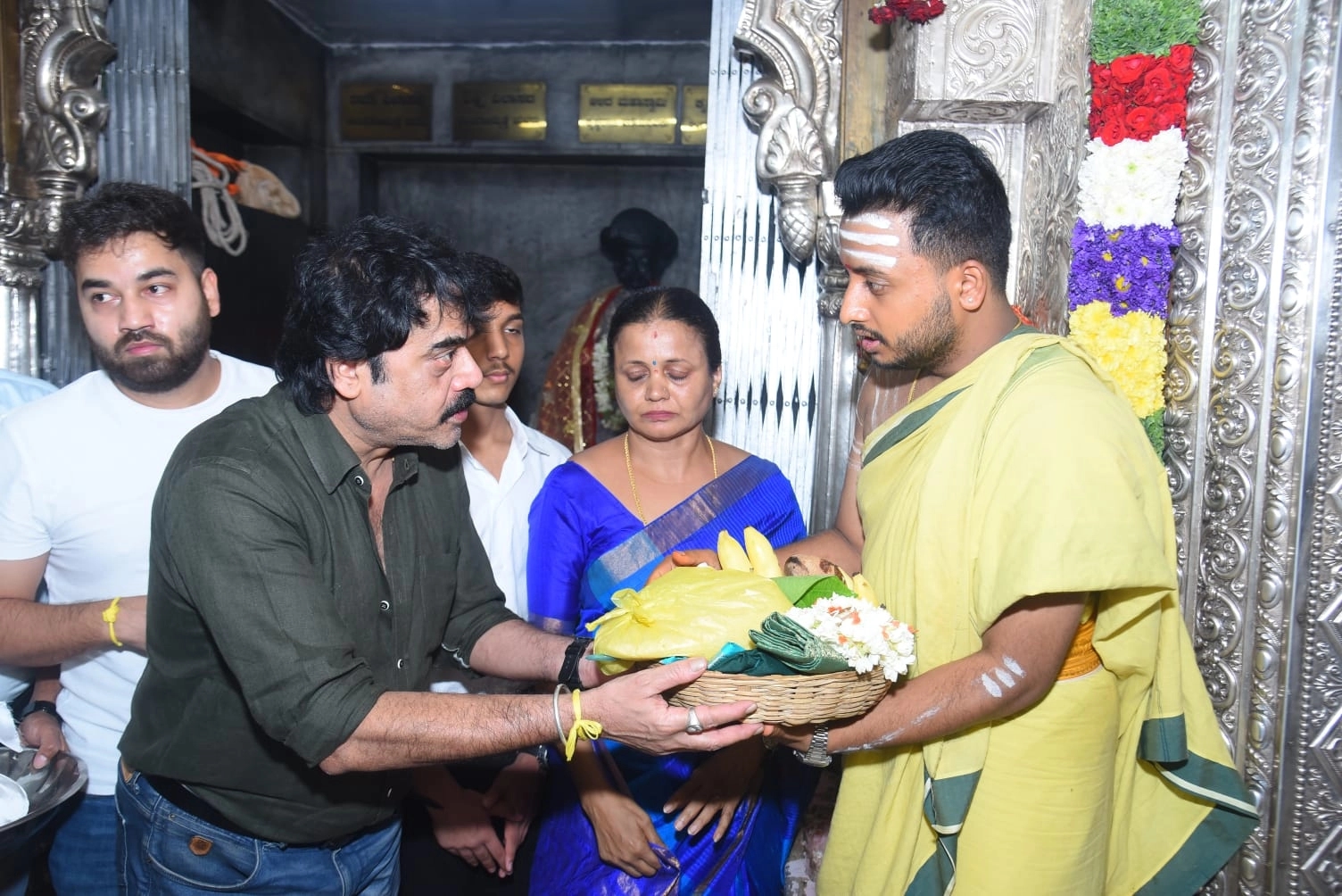 ಚಾಮುಂಡಿಬೆಟ್ಟಕ್ಕೆ ಹಿರಿಯ ನಟ ಶಶಿಕುಮಾರ್ ಭೇಟಿ - News Karnataka