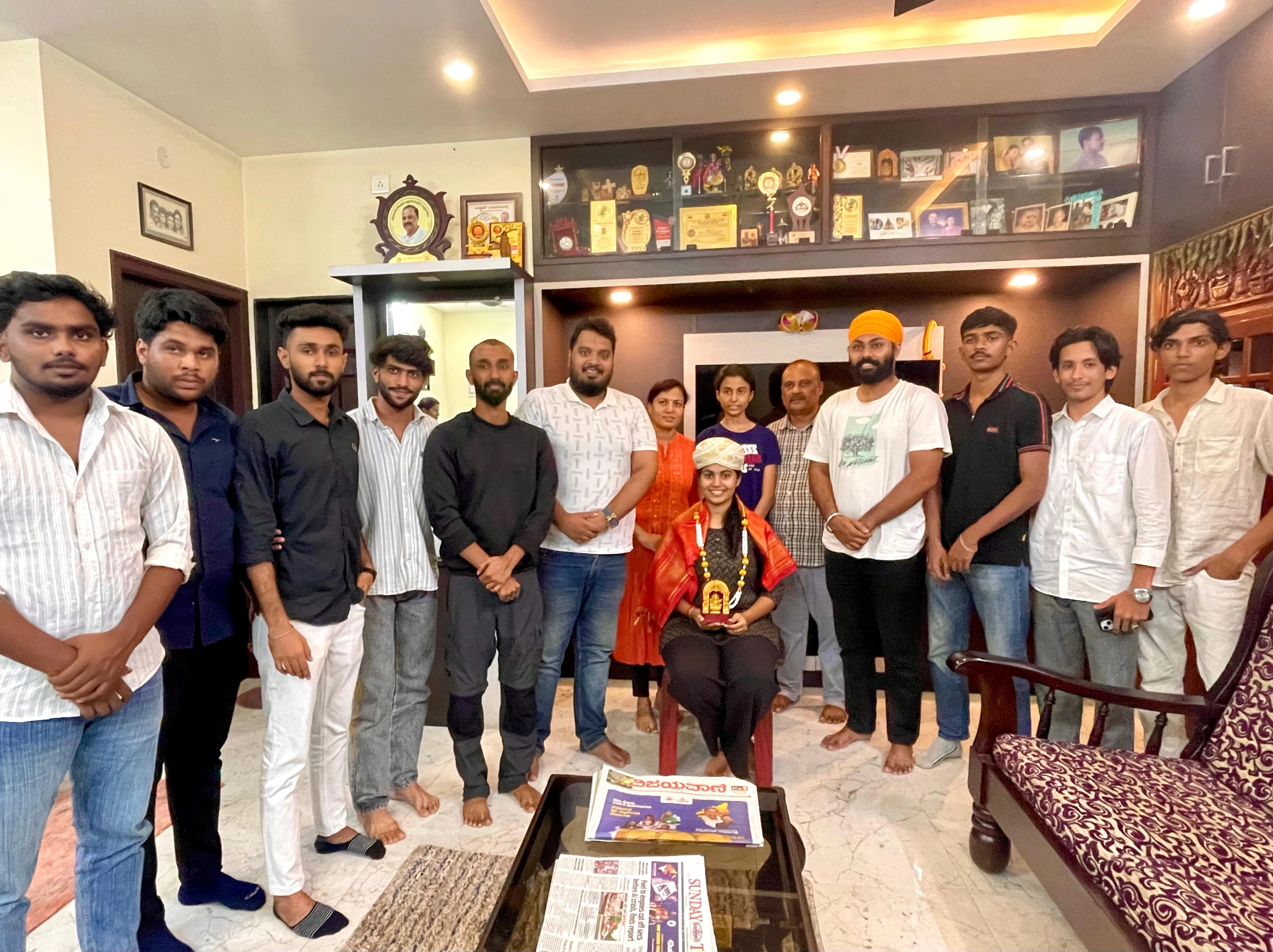 ರೋಲ್ಸ್ ರಾಯ್ಸ್ ನಲ್ಲಿ ಕೆಲಸ ಗಿಟ್ಟಿಸಿಕೊಂಡ ರಿತುಪರ್ಣ ಗೆ ಸುಹಾನ್ ಆಳ್ವ ನೇತೃತ್ವದಲ್ಲಿ ಸನ್ಮಾನ - News Karnataka