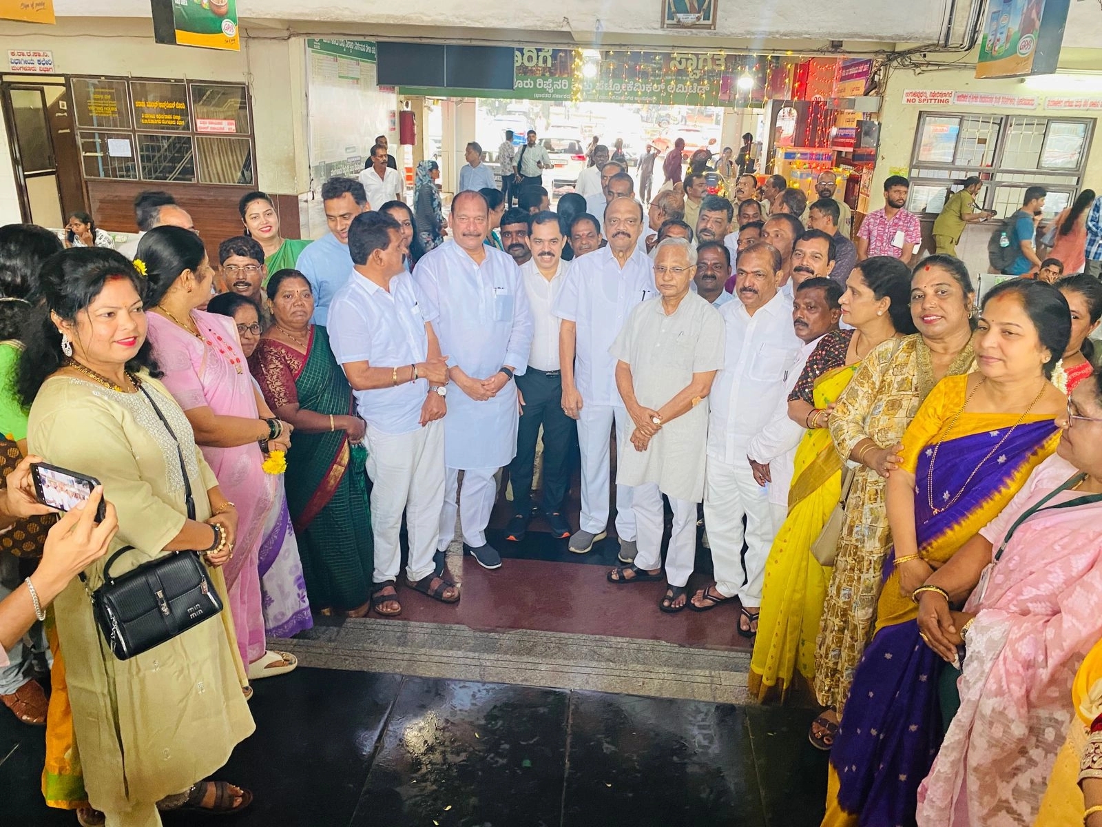 ಗ್ಯಾರಂಟಿ ಶಕ್ತಿ ಯೋಜನೆಯಲ್ಲಿ 500 ಕೋಟಿ ಮಹಿಳೆಯರ ಪ್ರಯಾಣ; ದ.ಕ ಜಿಲ್ಲಾ ಕಾಂಗ್ರೆಸ್ ವತಿಯಿಂದ ಸಂಭ್ರಮಾಚರಣೆ - News Karnataka