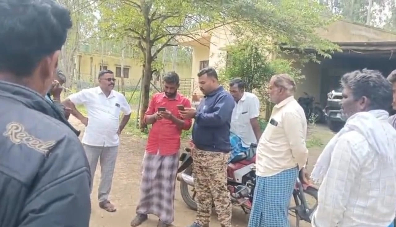 ಓಂಕಾರ್ ಅರಣ್ಯ ಇಲಾಖೆ ಕಚೇರಿಗೆ ಮುತ್ತಿಗೆ ಹಾಕಿದ ರೈತರು - News Karnataka