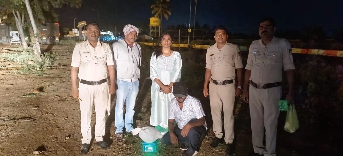 ಬೈಕ್ ನಲ್ಲಿ ಒಣಗಾಂಜಾ ಸಾಗಿಸುತ್ತಿದ್ದವನ ಬಂಧನ - News Karnataka