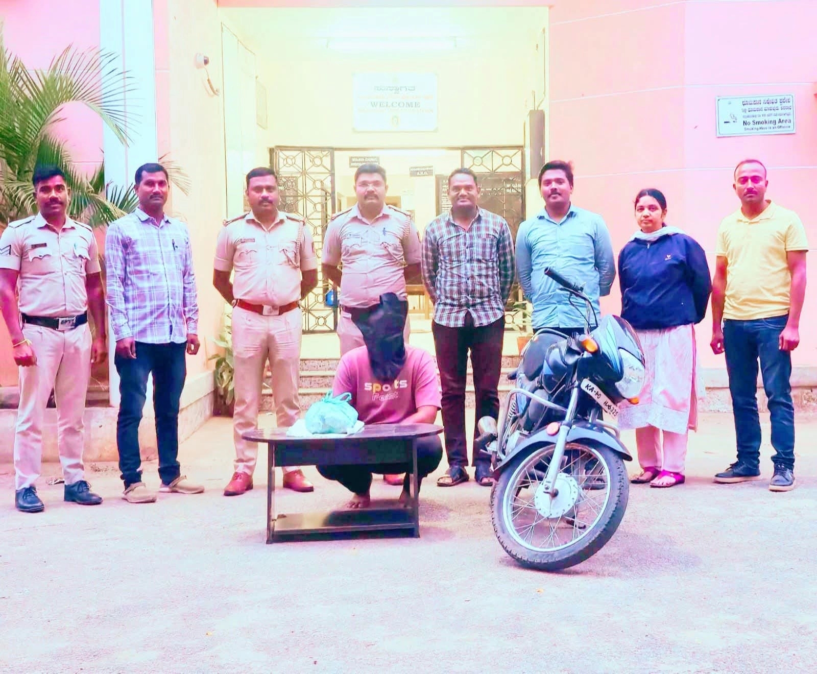 ಗಾಂಜಾ ಮಾರಾಟ ಮಾಡುತ್ತಿದ್ದ ವ್ಯಕ್ತಿಯ ಬಂಧನ, ನಂಜನಗೂಡು ಪಟ್ಟಣ ಪೊಲೀಸರ ಕಾರ್ಯಾಚರಣೆ! - News Karnataka