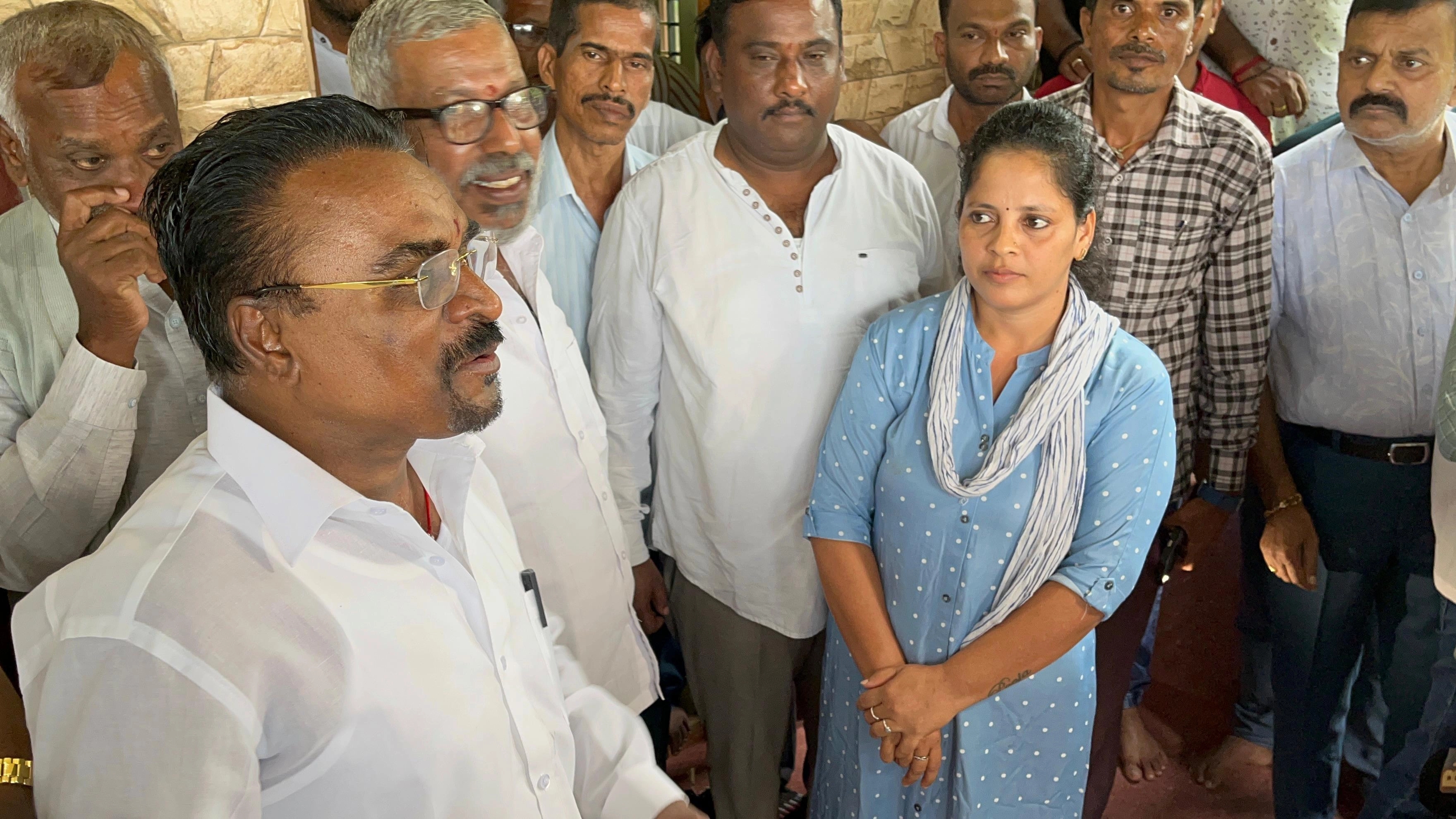 ಪುತ್ತೂರು; ಯುವತಿಗೆ ನ್ಯಾಯ ಒದಗಿಸುವ ನಿಟ್ಟಿನಲ್ಲಿ ವಿಶ್ವಕರ್ಮ ಸಮಾಜ ಯುವತಿಯ ಕುಟುಂಬದ ಜೊತೆ ನಿಲ್ಲಲಿದೆ - News Karnataka
