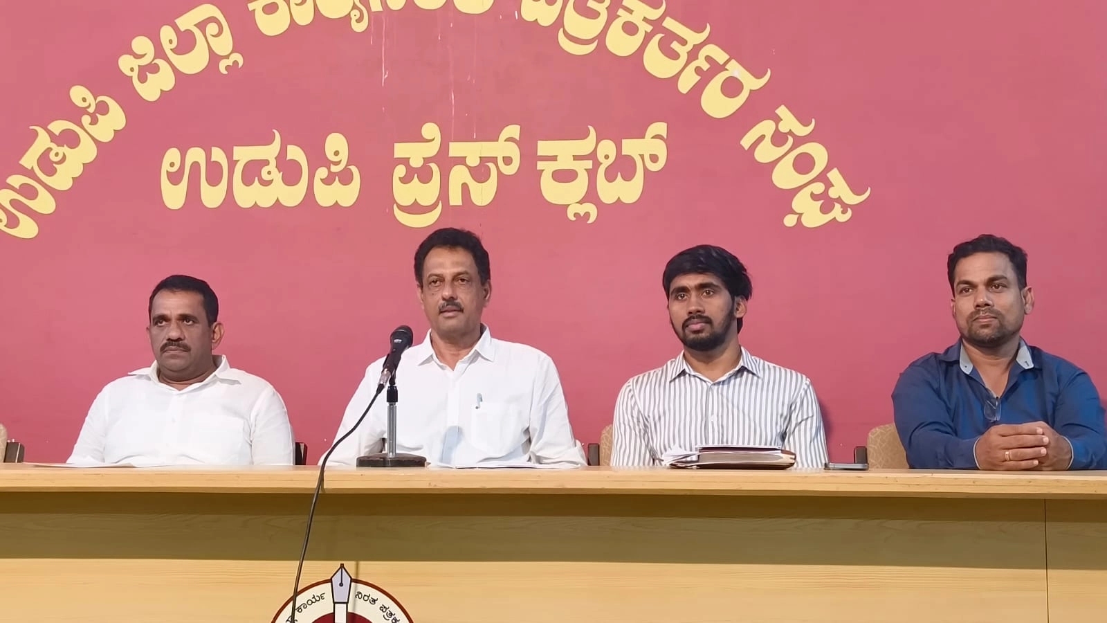 ಆ.2ರಂದು 20 ಸಾವಿರ ವಿದ್ಯಾರ್ಥಿಗಳಿಗೆ ಉಚಿತ ಶಾಲಾ ಸಮವಸ್ತ್ರ ವಿತರಣೆ ಮತ್ತು ಹೆಗ್ಗುಂಜೆ ರಾಜೀವ ಶೆಟ್ಟಿ ವಿದ್ಯಾಪೋಷಕ್ ಪ್ರಶಸ್ತಿ ಪ್ರದಾನ ಸಮಾರಂಭ - News Karnataka