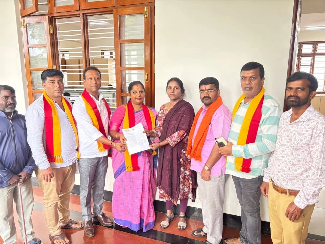 ರಸ್ತೆಗುಂಡಿಗಳನ್ನ ಮುಚ್ಚಿ, ಫುಟ್ ಪಾತ್ ಮುಕ್ತಗೊಳಿಸಿ; ಕರ್ನಾಟಕ ಹಿತರಕ್ಷಣಾ ವೇದಿಕೆಯಿಂದ ಮನವಿ! - News Karnataka