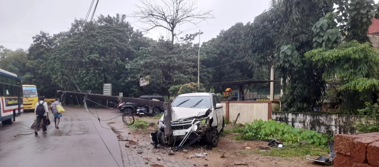 ಮಣಿಪಾಲ: ವಿದ್ಯುತ್ ಕಂಬಕ್ಕೆ ಕಾರು ಡಿಕ್ಕಿ: ಚಾಲಕ ಸ್ಥಳದಿಂದ ಪರಾರಿ - News Karnataka