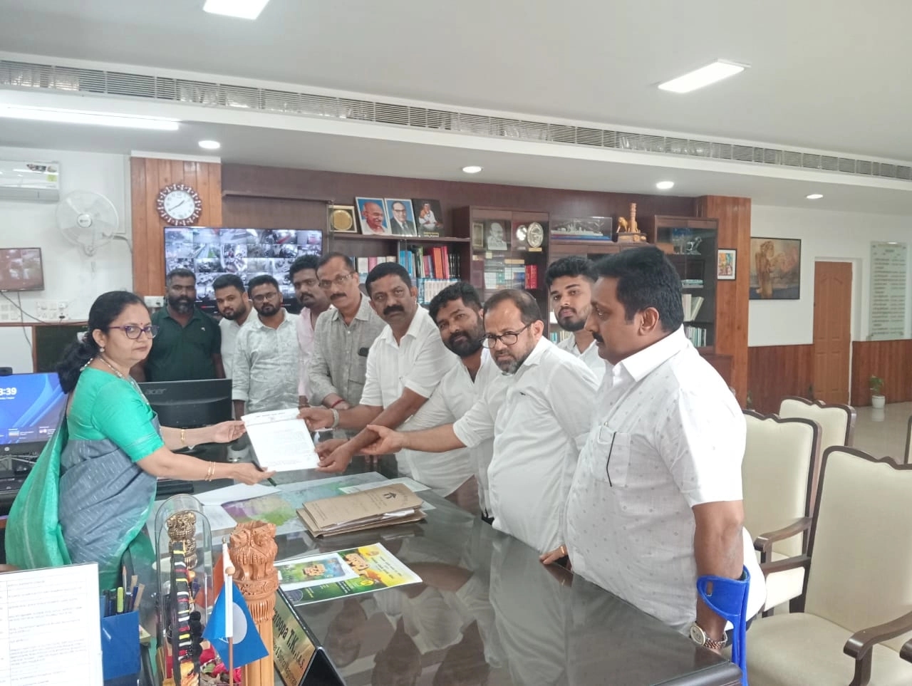 ಉಡುಪಿ ನಿರ್ಮಿತಿ ಕೇಂದ್ರದ ಯೋಜನಾ ನಿರ್ದೇಶಕ, ಇಂಜಿನಿಯರ್ ನ್ನು ಸೇವೆಯಿಂದ ವಜಾಗೊಳಿಸಿ: ಡಿಸಿಗೆ ಕಾರ್ಕಳ ಕಾಂಗ್ರೆಸ್ ನಿಯೋಗ ಮನವಿ - News Karnataka