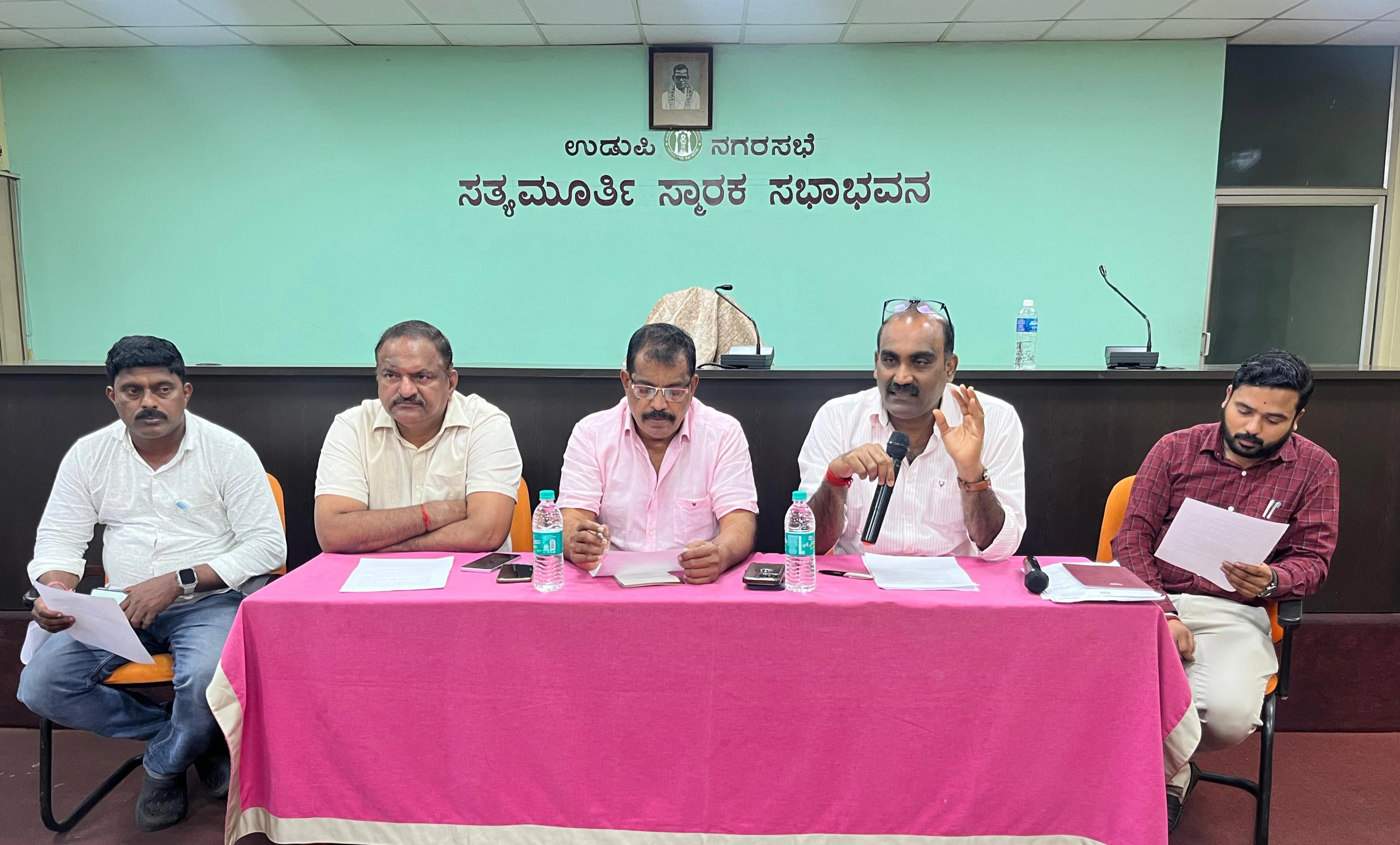 ನಗರಸಭೆ ಇ ಖಾತೆ ಅರ್ಜಿಗಳ ತಕ್ಷಣ ವಿಲೇವಾರಿಗೆ ಆದ್ಯತೆ ವಹಿಸಿ ಅಧಿಕಾರಿಗಳಿಗೆ ಶಾಸಕ ಯಶ್ ಪಾಲ್ ಸುವರ್ಣ ಸೂಚನೆ - News Karnataka