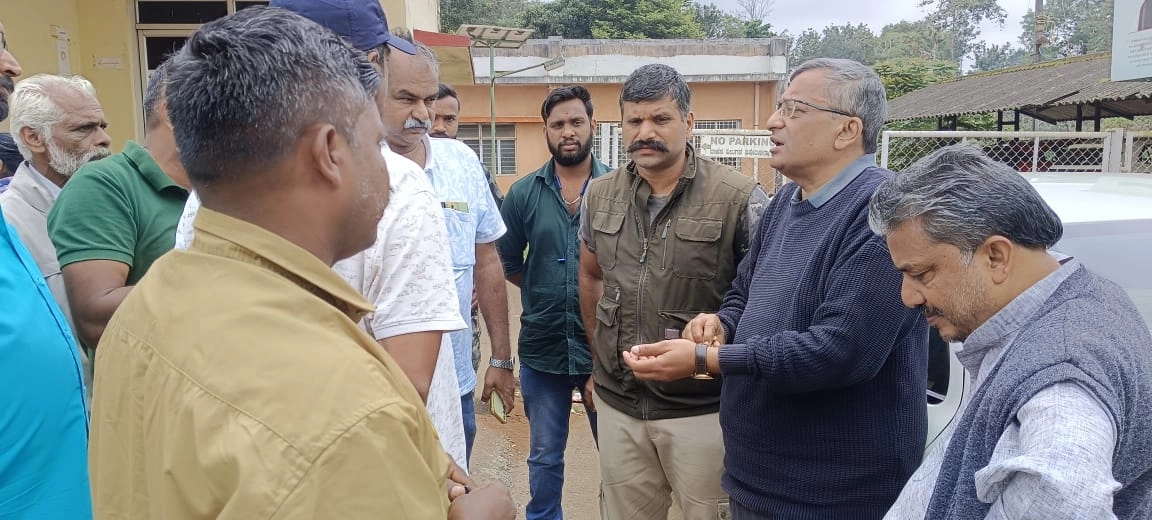 ಕೊಡಗಿನಲ್ಲಿ ಚಲಿಸುತ್ತಿದ್ದ ಆಟೋ ಮೇಲೆ ಕಾಡಾನೆ ದಾಳಿ! - News Karnataka