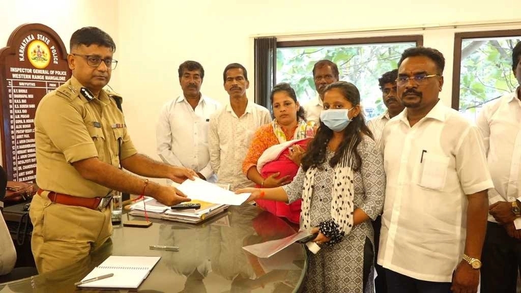 ಪ್ರೀತಿಸಿ ಮದುವೆಯಾಗುತ್ತೆನೆಂದು ನಂಬಿಸಿ ಗರ್ಭಿನಿಯಾಗಿಸಿದ ಪ್ರಕರಣ ; ಬೆದರಿಕೆಯ ಹಿನ್ನೆಲೆಯಲ್ಲಿ ಪೊಲೀಸ್ ರಕ್ಷಣೆ ಕೋರಿ ಮಹಿಳೆ ಮನವಿ! - News Karnataka