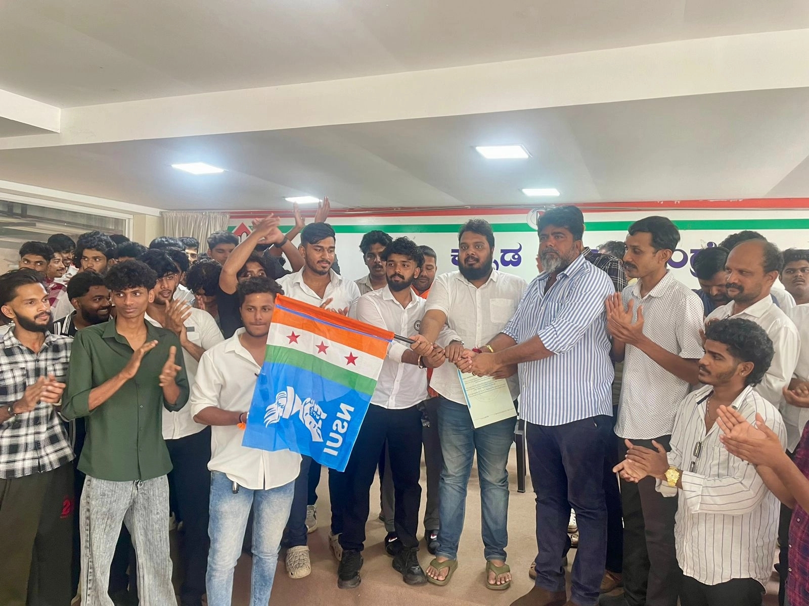 ABVP ಯ ನೂರಕ್ಕೂ ಹೆಚ್ಚು ವಿದ್ಯಾರ್ಥಿಗಳು NSUI ಗೆ ಸೇರ್ಪಡೆ - News Karnataka