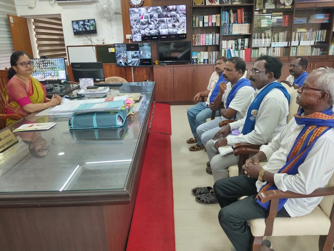 ಡಿಸಿ ಮನ್ನಾ ಭೂಮಿ ಮರುಹಂಚಿಕೆ, ನಕಲಿ ಪ್ರಮಾಣಪತ್ರ ವಿರುದ್ಧ ಕ್ರಮ: ದಸಂಸ ನಿಯೋಗದಿಂದ ಸಮಸ್ಯೆಗಳ ಬಗ್ಗೆ ಡಿಸಿ ಜೊತೆ ಸಮಾಲೋಚನೆ - News Karnataka