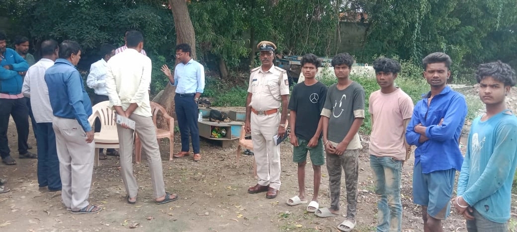 ಎಸ್ ಎಲ್ ವಿ ಸ್ಟೋನ್ ಕ್ರಷರ್ ನಲ್ಲಿ ಬಾಲಕಾರ್ಮಿಕರ ಬಳಕೆ : ಬಾಲ ಕಾರ್ಮಿಕ ನಿಷೇಧ ಕಾಯ್ದೆ ಉಲ್ಲಂಘನೆ! - News Karnataka