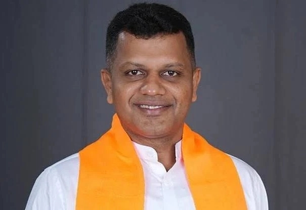 ಕಾಂಗ್ರೆಸ್ ಸರ್ಕಾರವು ಪೊಲೀಸ್ ಇಲಾಖೆಯನ್ನು ಮುಂದಿಟ್ಟು ಹಿಂದೂ ಹಬ್ಬಗಳ ಆಚರಣೆಗೆ ಅಡ್ಡಿ: ಸಂಸದ ಕ್ಯಾ. ಚೌಟ ಆಕ್ರೋಶ - News Karnataka