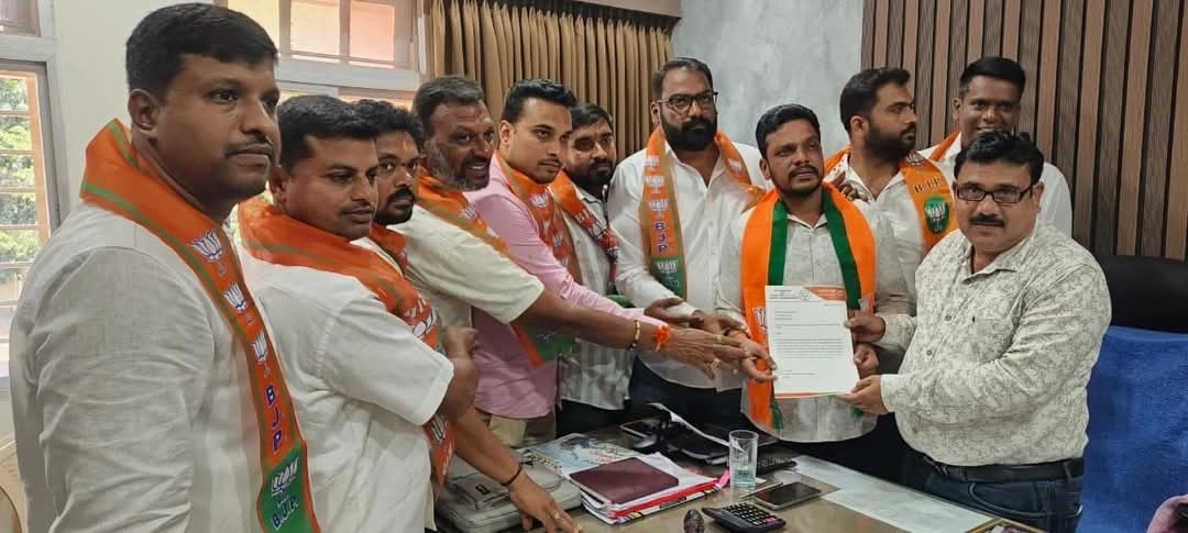 ಸರ್ಕಾರಿ ಬಸ್ ಗಳ ಮೇಲೆ ಸ್ಟಿಕ್ಕರ್ ಅಂಟಿಸಲು ಅನುಮತಿ ನೀಡಿದವರ ವಿರುದ್ದ ಕ್ರಮಕ್ಕೆ ಒತ್ತಾಯ; ಬಿಜೆಪಿ ಯುವ ಮೋರ್ಚಾ ಆಗ್ರಹ! - News Karnataka