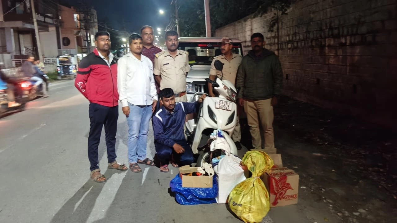 ಬೈಕ್ ನಲ್ಲಿ ಅಕ್ರಮ ಮದ್ಯ ಸಾಗಾಟ; ಅಬಕಾರಿ ಪೊಲೀಸರ ದಾಳಿ! - News Karnataka