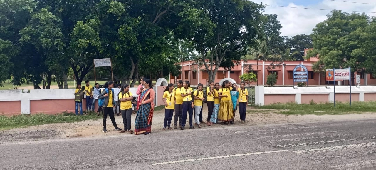 ತೆರಕಣಾಂಬಿಯಲ್ಲಿ ಬಸ್ ನಿಲುಗಡೆ ಮಾಡ್ತಿಲ್ಲವೆಂದು ವಿದ್ಯಾರ್ಥಿಗಳ ಅಳಲು - News Karnataka
