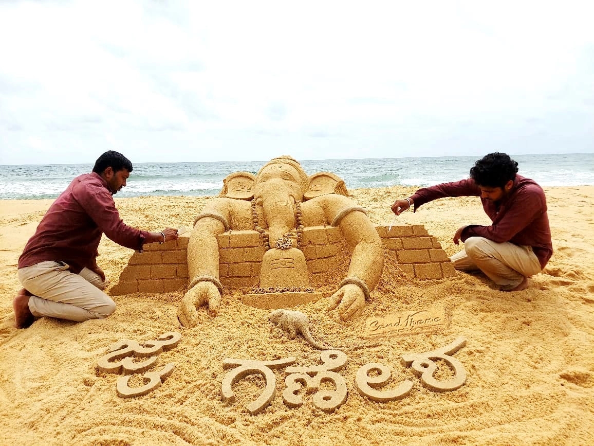 ಕುಂದಾಪುರ: ಗಣಪತಿಯ ಮರಳು ಶಿಲ್ಪಾ ಕಲಾಕೃತಿ ರಚನೆ - News Karnataka