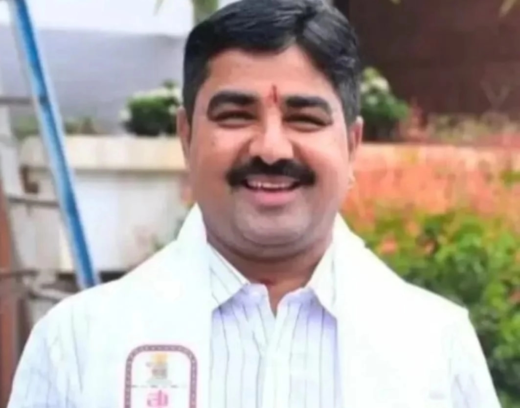 ಕಾರ್ಕಳ ಮೂಲದ ಹೊಟೇಲ್ ಉದ್ಯಮಿ ಬರ್ಬರ ಕೊಲೆ; ಕತ್ತಿಯಿಂದ ಕಡಿದು ಹತ್ಯೆಗೈದ ಹೊಟೇಲ್ ಸಿಬ್ಬಂದಿ - News Karnataka