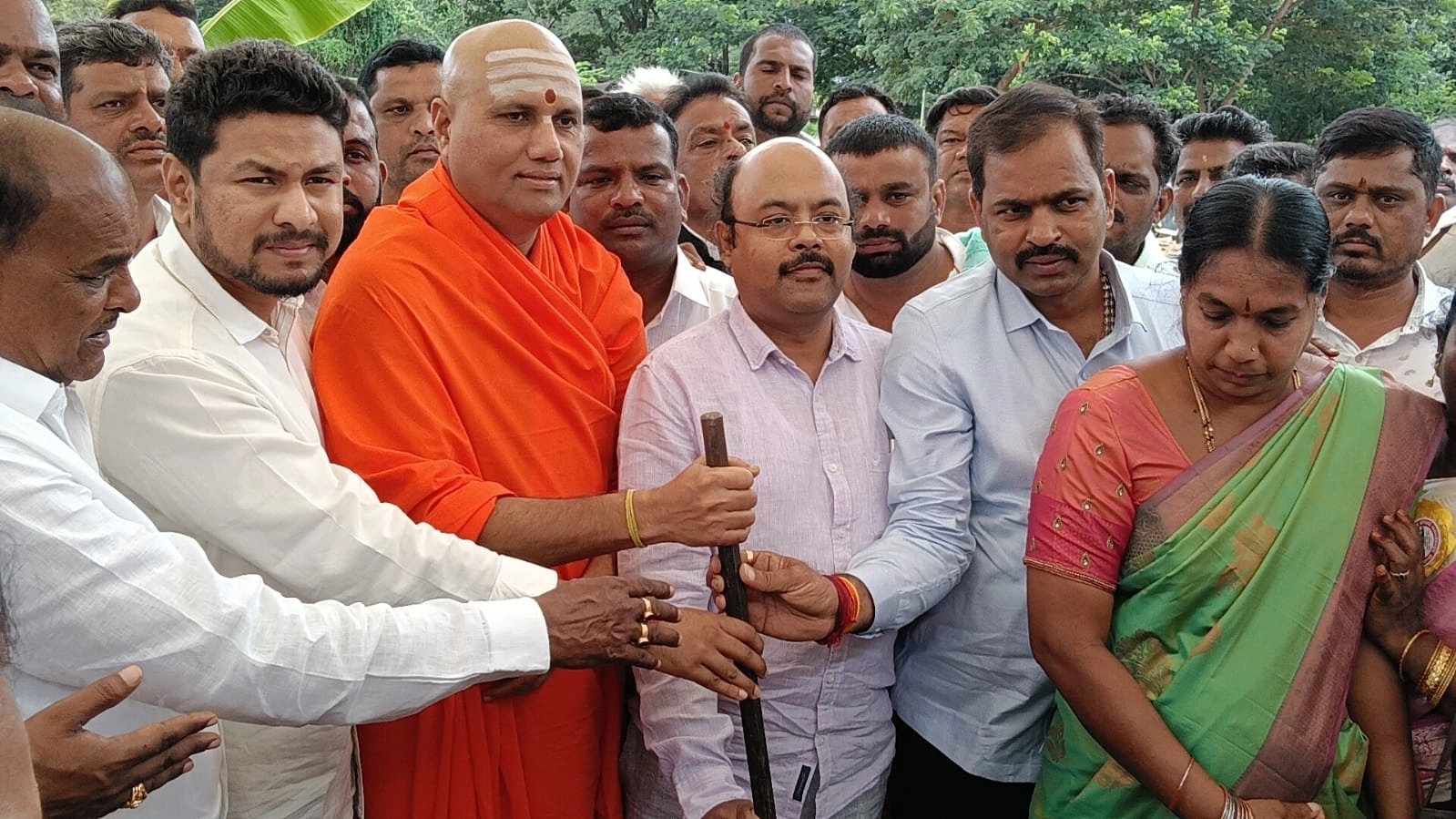 ಭಗೀರಥ ಉಪ್ಪಾರ ಸಮುದಾಯ ಭವನ ನಿರ್ಮಾಣ ಕಾಮಗಾರಿಗೆ ಗುದ್ದಲಿ ಪೂಜೆ - News Karnataka