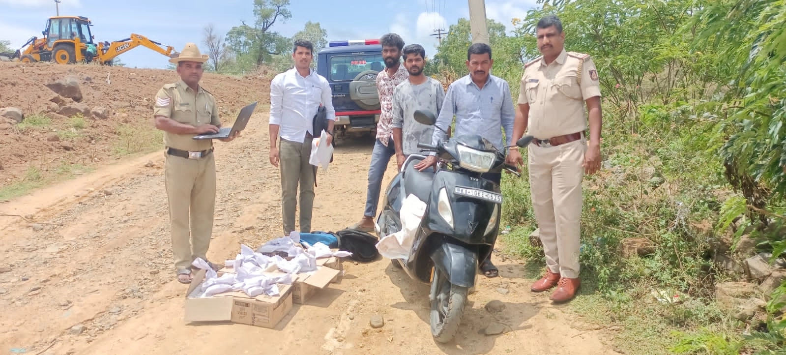 ದ್ವಿಚಕ್ರ ವಾಹನದಲ್ಲಿ ಅಕ್ರಮ ಮದ್ಯ ಸಾಗಾಟ : ಪ್ರಕರಣ ದಾಖಲು - News Karnataka