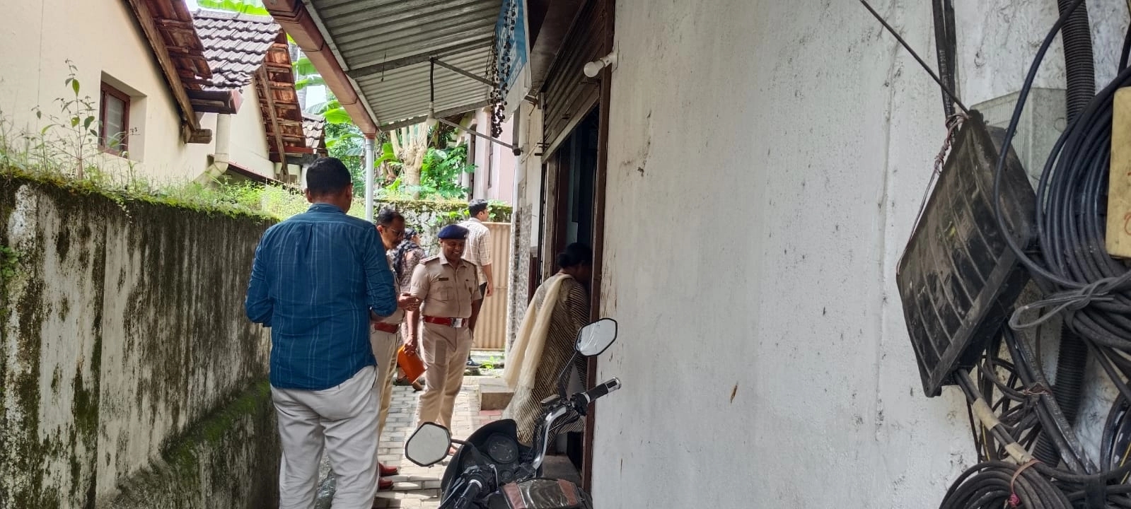 ಜ್ಯುವೆಲರಿ ವರ್ಕ್ ಶಾಪ್ ಗೆ ನುಗ್ಗಿದ ಕಳ್ಳರು; 6 ಲಕ್ಷ ಮೌಲ್ಯದ ಚಿನ್ನದ ಗಟ್ಟಿ ಕಳವು - News Karnataka