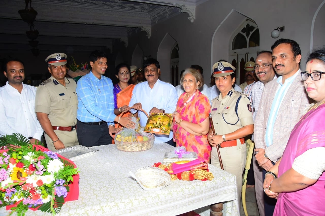 ಮೈಸೂರು: ಯದುವಂಶಕ್ಕೆ ದಸರಾಗೆ ಅಧಿಕೃತ ಆಹ್ವಾನ - News Karnataka