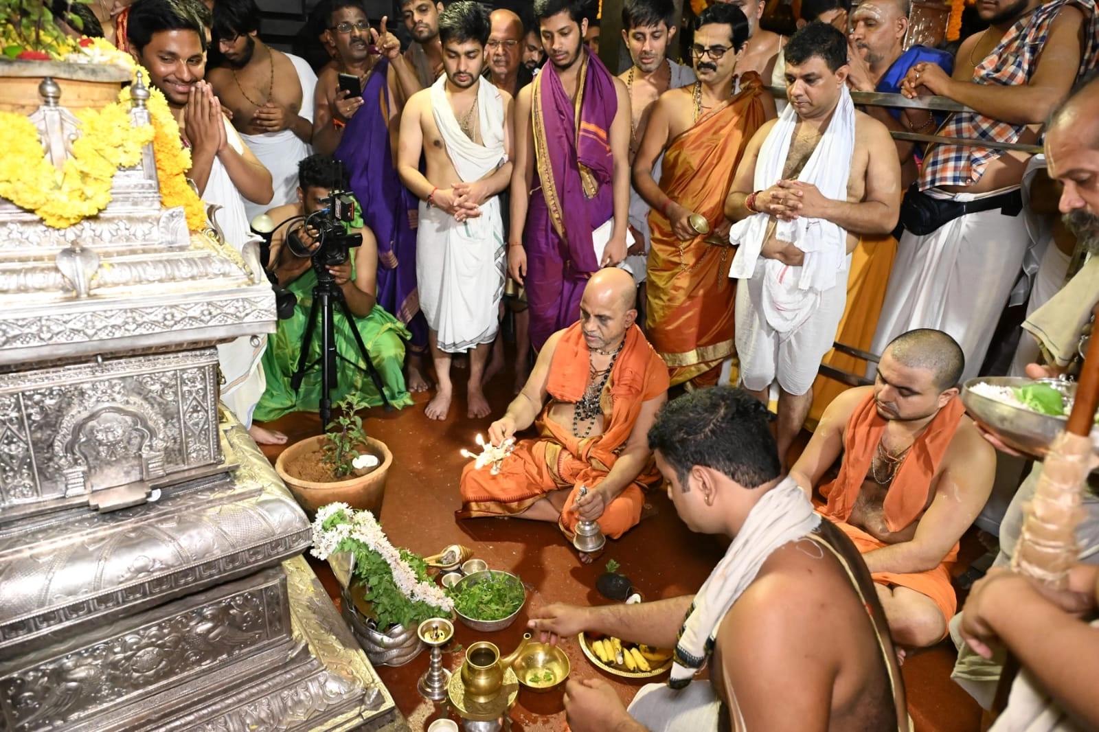 ಉಡುಪಿಯಲ್ಲಿ ಶ್ರೀ ಕೃಷ್ಣ ಜನ್ಮಾಷ್ಟಮಿ ಸಂಭ್ರಮ; ಕೃಷ್ಣನಿಗೆ ಪುತ್ತಿಗೆ ಶ್ರೀಗಳಿಂದ ಅರ್ಘ್ಯ ಪ್ರದಾನ - News Karnataka