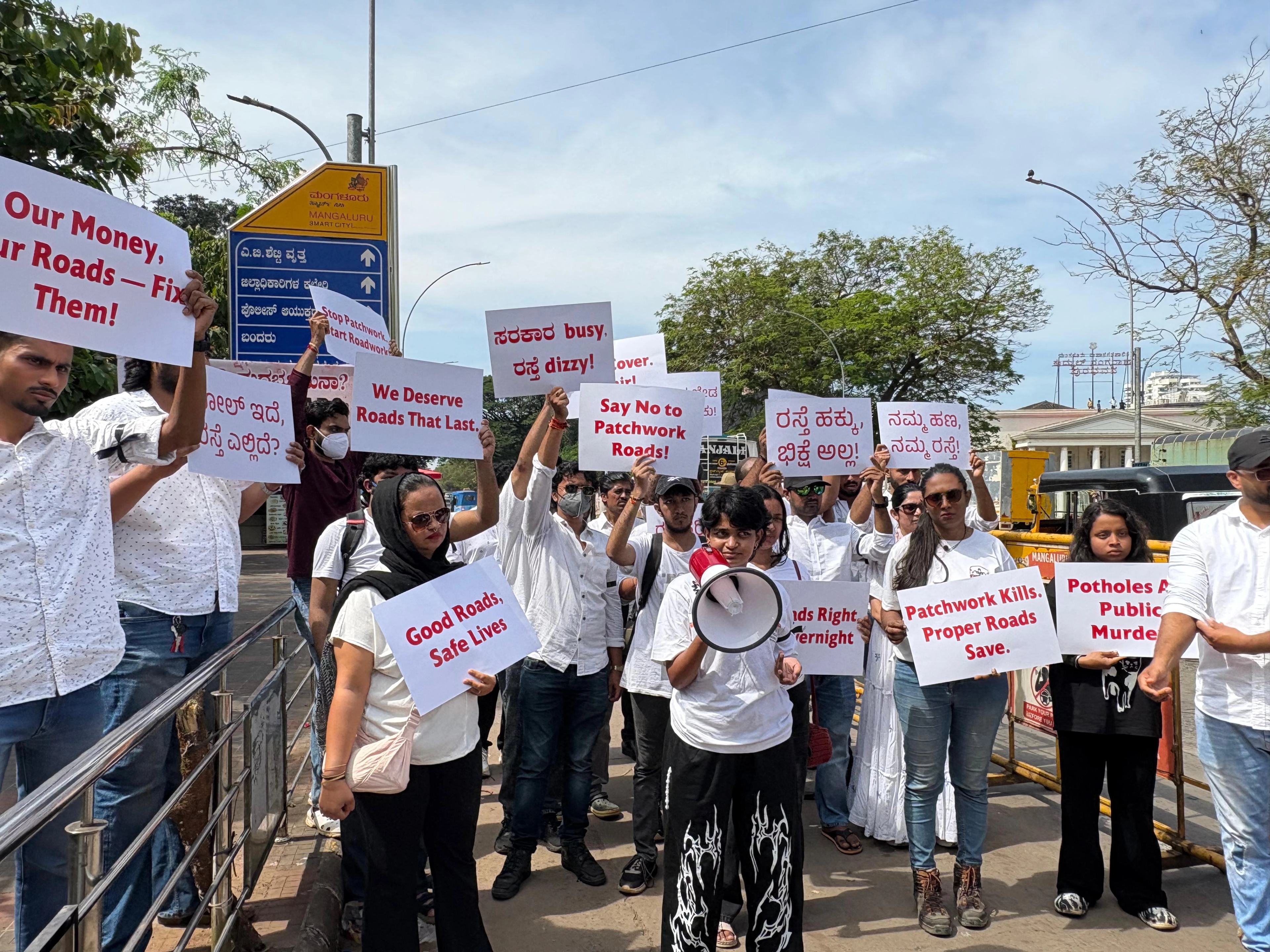 ಮರಣ ಗುಂಡಿ ವಿರುದ್ದ ಮಂಗಳೂರಿನಲ್ಲಿ ಶಾಂತಿಯುತ ಪ್ರತಿಭಟನೆ! - News Karnataka