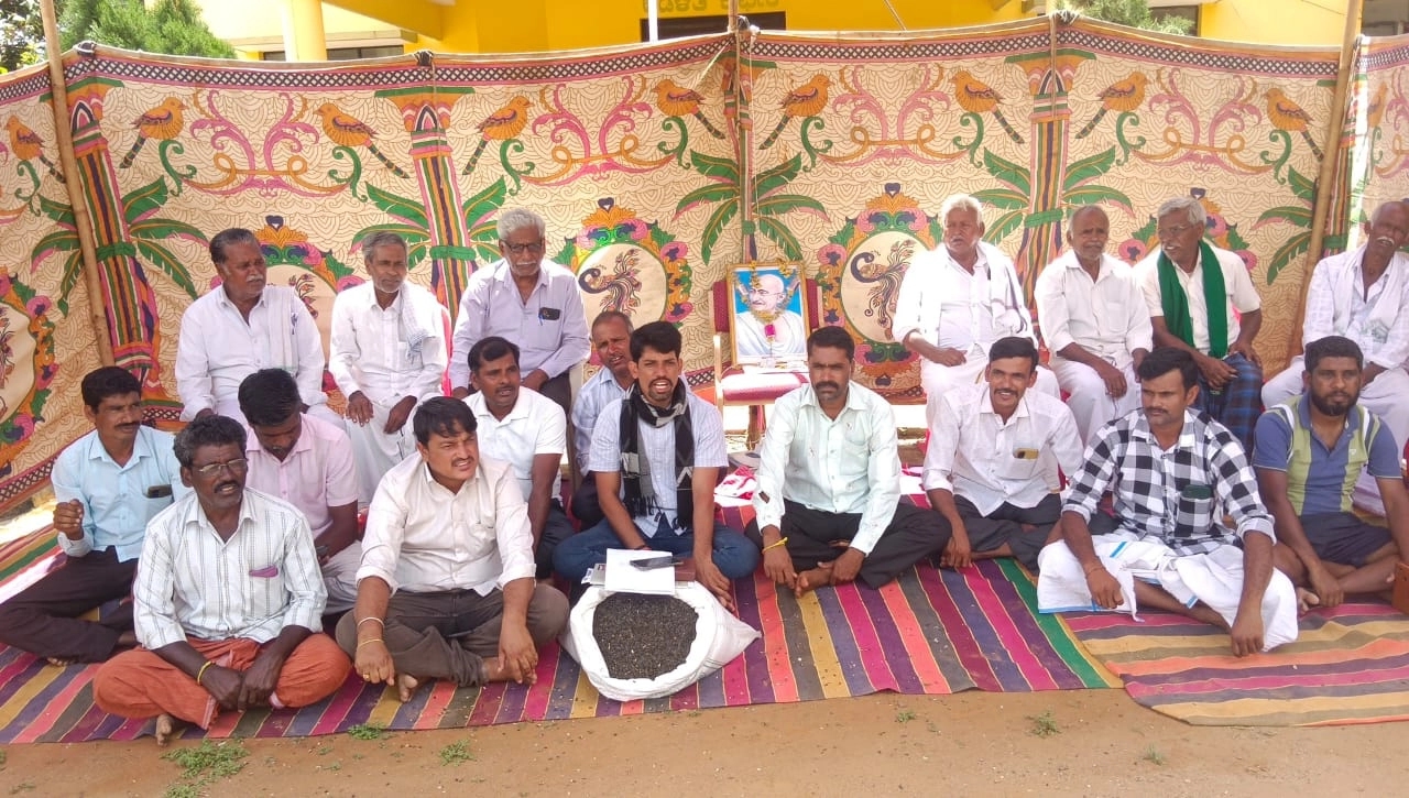 ಕೇಂದ್ರ ಕೃಷಿ ಸಚಿವರಿಂದ ರೈತ ವಿರೋಧಿ ನೀತಿ ಅನುಸರಣೆ : ಸೂರ್ಯಕಾಂತಿ ಬೆಳೆಗಾರರ ಆಕ್ರೋಶ - News Karnataka