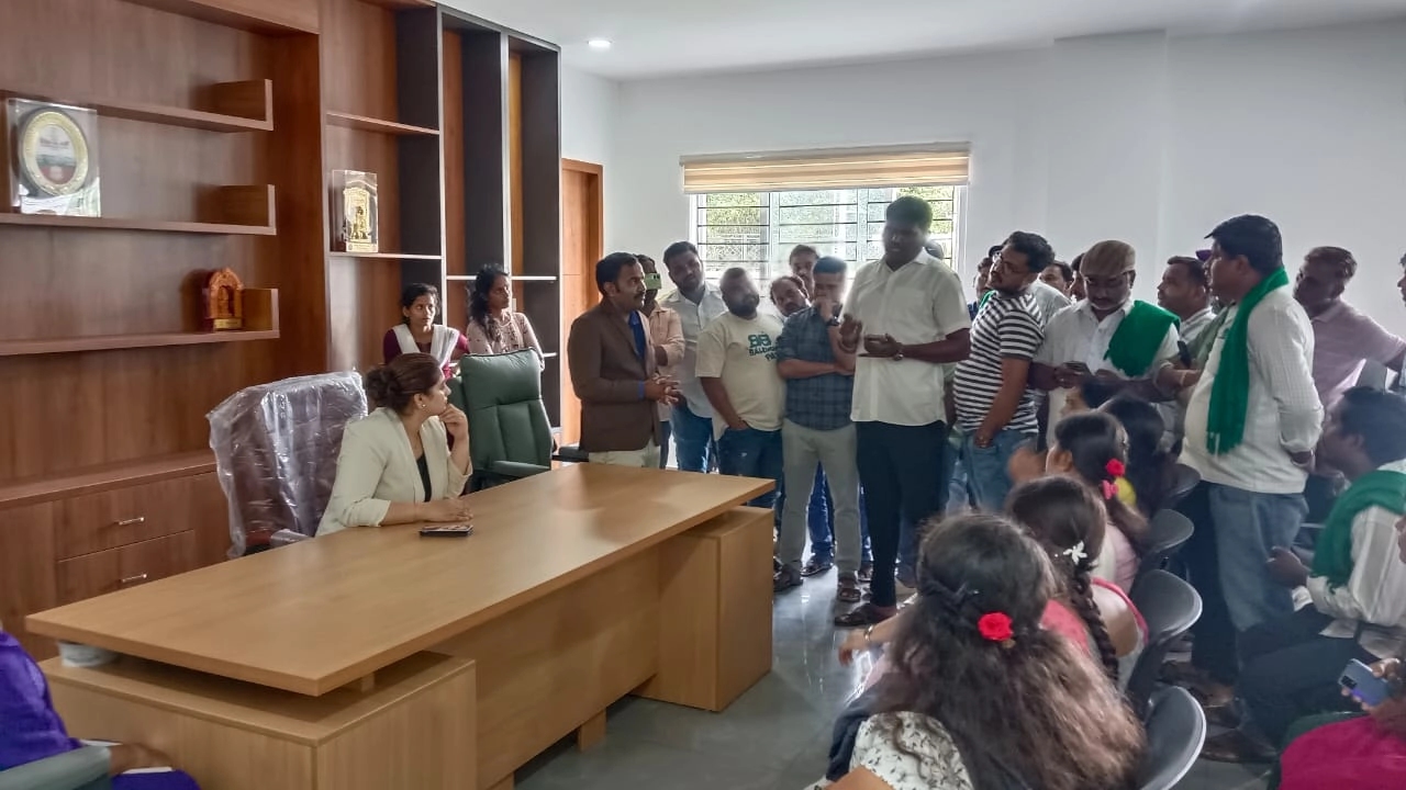 ಖಾಸಗಿ ಶಾಲೆ ವಿರುದ್ಧ ರೊಚ್ಚಿಗೆದ್ದ ಪೋಷಕರಿಂದ ಪ್ರತಿಭಟನೆ! - News Karnataka