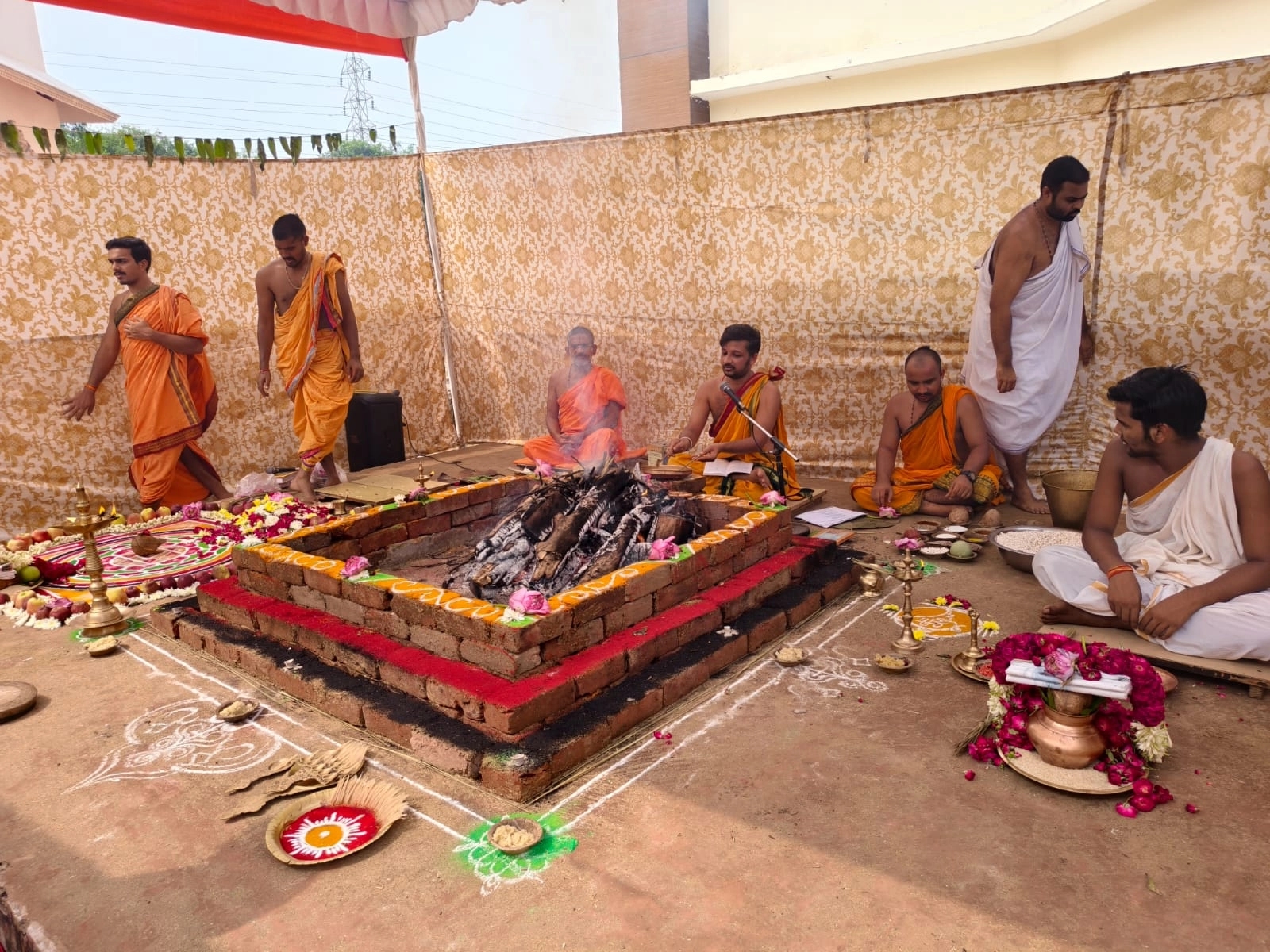 ನವದೆಹಲಿ ಪೇಜಾವರ ಶಾಖಾ ಮಠದಲ್ಲಿ ವೈಭವದ ಚಂಡಿಕಾಯಾಗ - News Karnataka