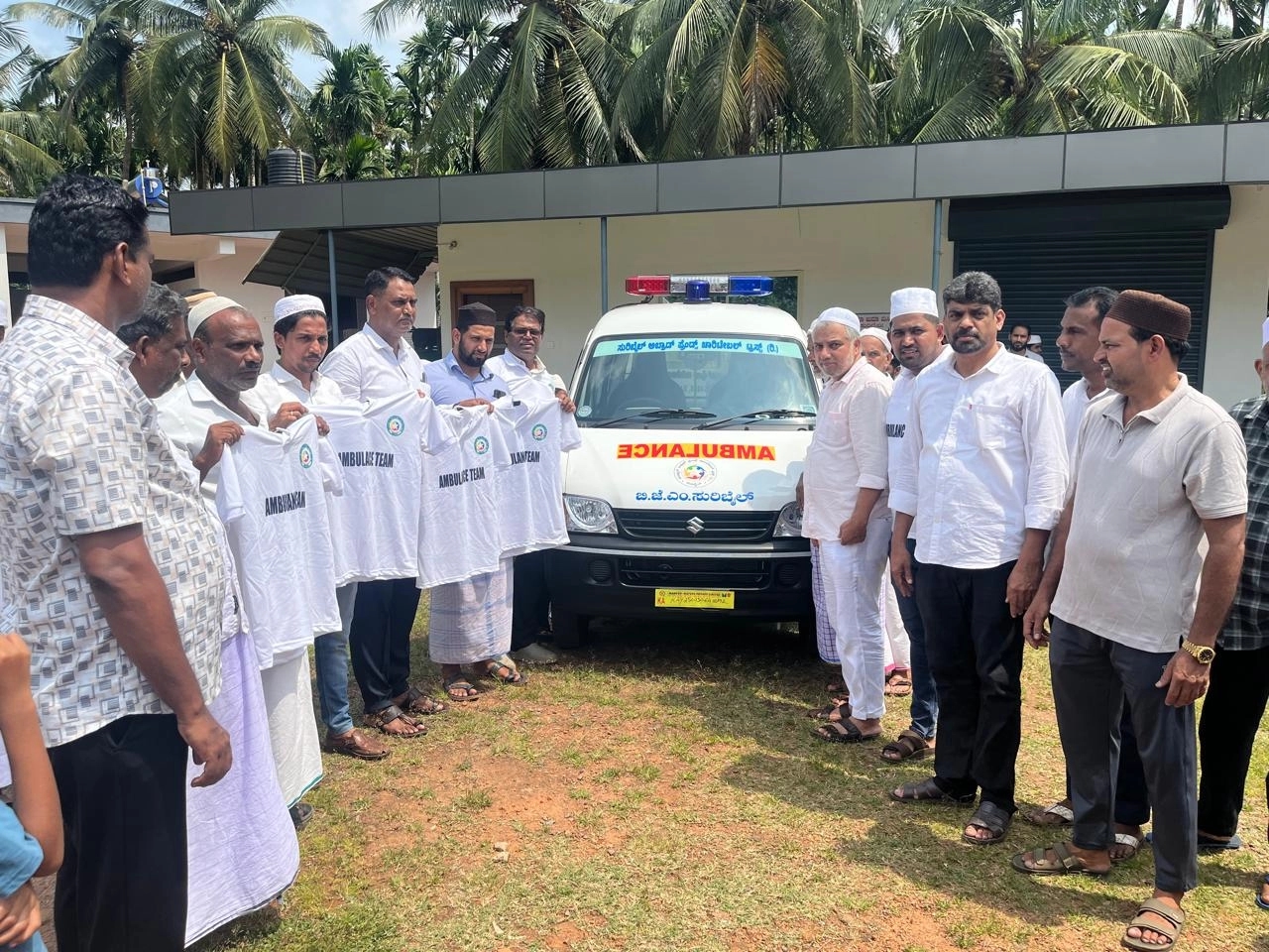 ಸುರಿಬೈಲ್ ಅಬ್ರಾಡ್ ಪ್ರೆಂಡ್ಸ್ ಚಾರಿಟೇಬಲ್ ಟ್ರಸ್ಟ್ (ರಿ.) ವತಿಯಿಂದ ಆಂಬ್ಯುಲೆನ್ಸ್ ಲೋಕಾರ್ಪಣೆ - News Karnataka