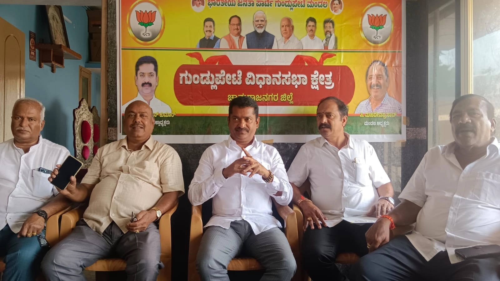 ಉದಾಸೀನತೆ ಬಿಟ್ಟು ಕೆರೆಗಳಿಗೆ ನೀರು ತುಂಬಿಸುವ ಕೆಲಸ ಮಾಡಿ : ಹಾಲಿ ಶಾಸಕರ ವಿರುದ್ಧ ಸಿಎಸ್ ಎನ್ ವಾಗ್ದಾಳಿ - News Karnataka