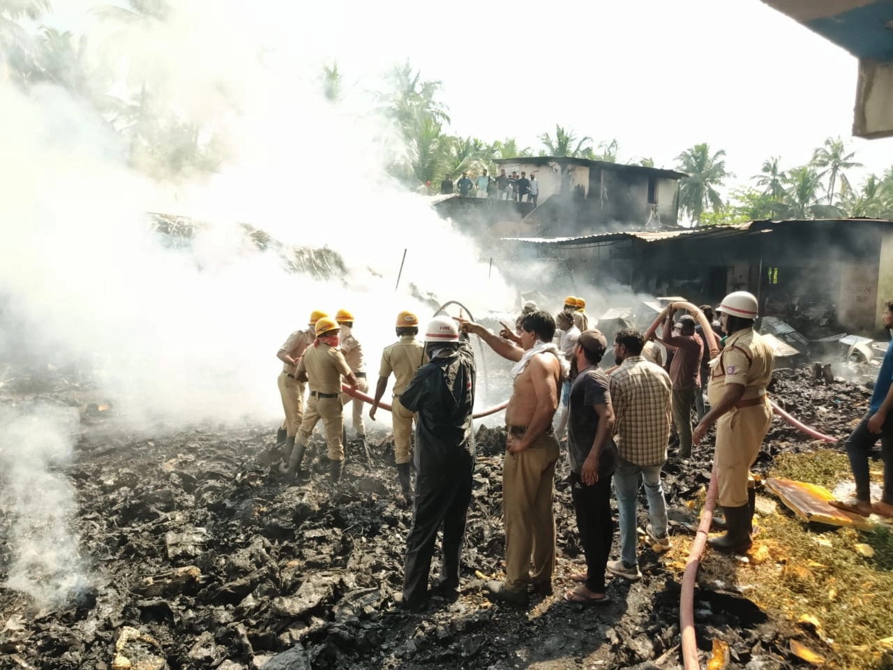 ಮಂಗಳೂರು : ಆಕಸ್ಮಿಕ ಬೆಂಕಿ ಅವಘಡಕ್ಕೆ ಸುಟ್ಟು ಕರಕಲಾದ ಗುಜರಿ ಅಂಗಡಿ - News Karnataka