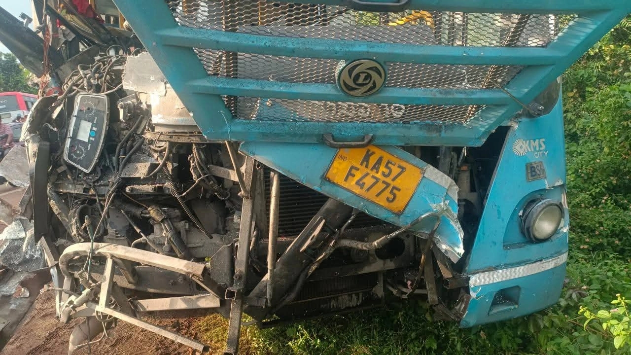 ಮೂರು KSRTC ಬಸ್ಸುಗಳ ನಡುವೆ ಡಿಕ್ಕಿ; ಮಹಿಳೆ ಸಾವು, 30ಕ್ಕೂ ಹೆಚ್ಚು ಪ್ರಯಾಣಿಕರಿಗೆ ಗಾಯ! - News Karnataka