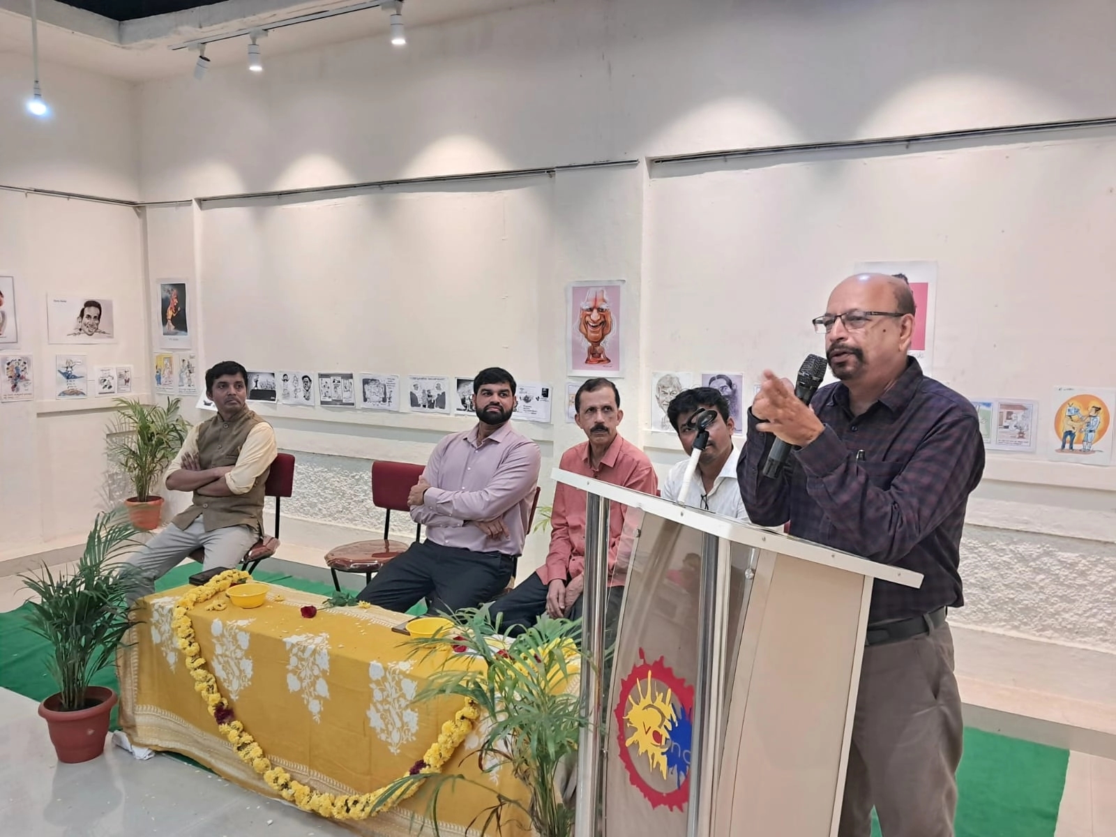 ವ್ಯಂಗ್ಯ ಚಿತ್ರಕಲಾ ಕಾರ್ಯಾಗಾರ- ನಮ್ಮೂರು ಚಿತ್ರಕಲಾ ಪ್ರಶಸ್ತಿ ಪ್ರದಾನ - News Karnataka