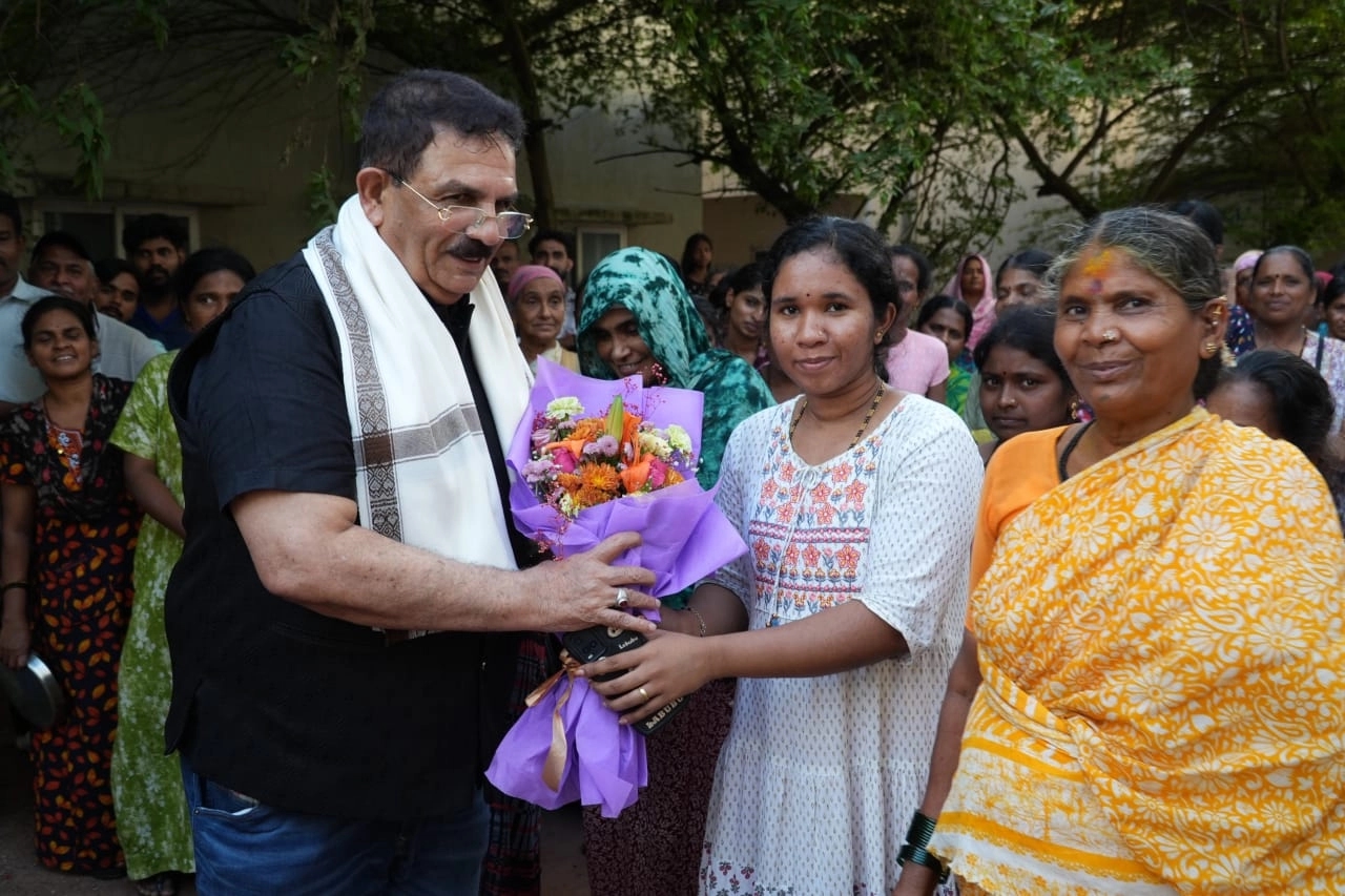 ರಾಜ್ಯೋತ್ಸವ ಪ್ರಶಸ್ತಿಯಲ್ಲಿ ದೊರೆತ ರೂ. 5 ಲಕ್ಷವನ್ನು 5 ಮಾನವೀಯ ಸೇವಾ ಸಂಸ್ಥೆಗಳಿಗೆ ಘೋಷಿಸಿದ ಝಕರಿಯ ಜೋಕಟ್ಟೆ - News Karnataka