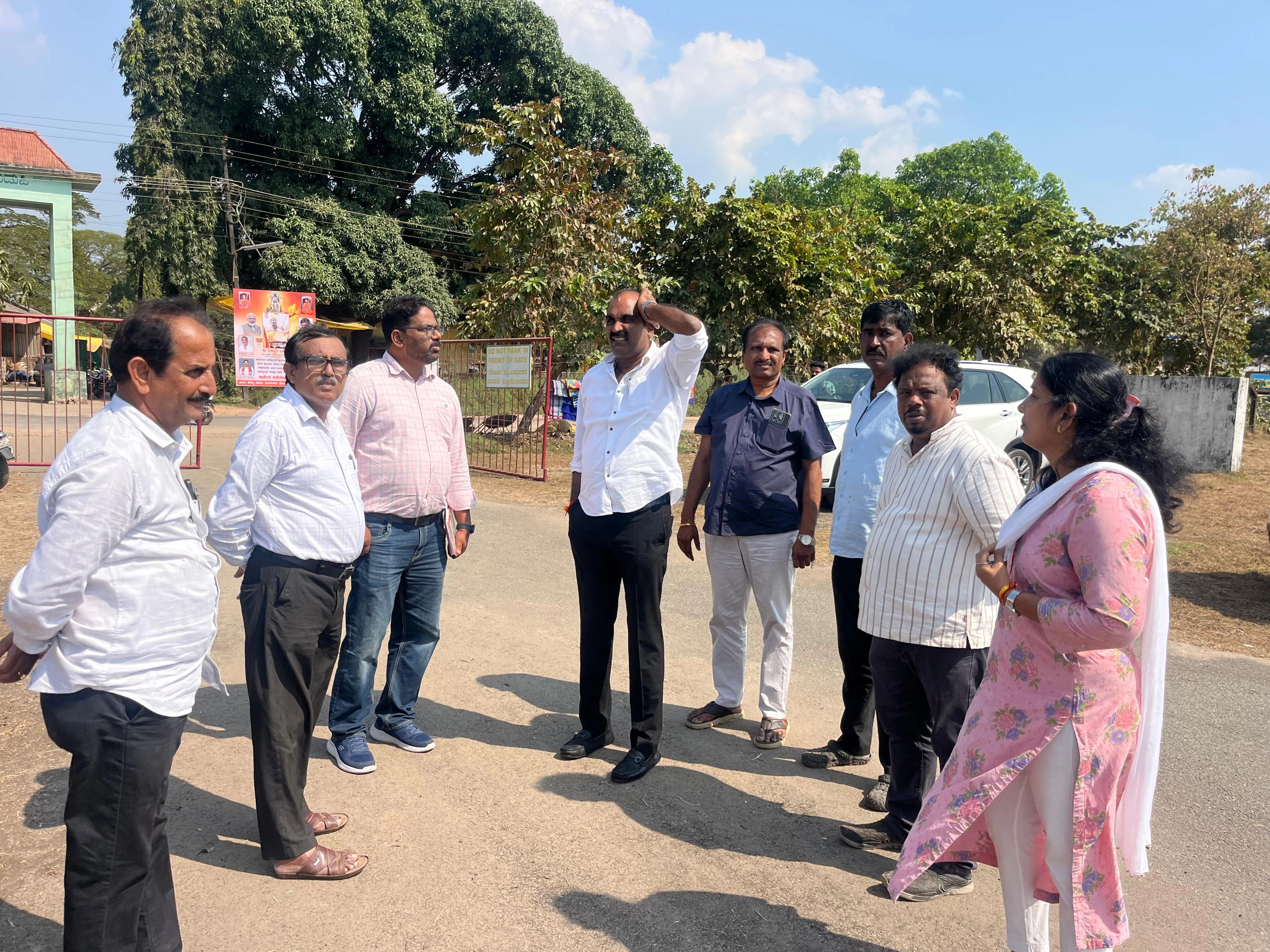 ಆದಿಉಡುಪಿ ಹೆಲಿಪ್ಯಾಡಿಗೆ ಅಧಿಕಾರಿಗಳೊಂದಿಗೆ ಶಾಸಕ ಯಶ್ ಪಾಲ್ ಸುವರ್ಣ ಭೇಟಿ ನೀಡಿ ಪರಿಶೀಲನೆ - News Karnataka