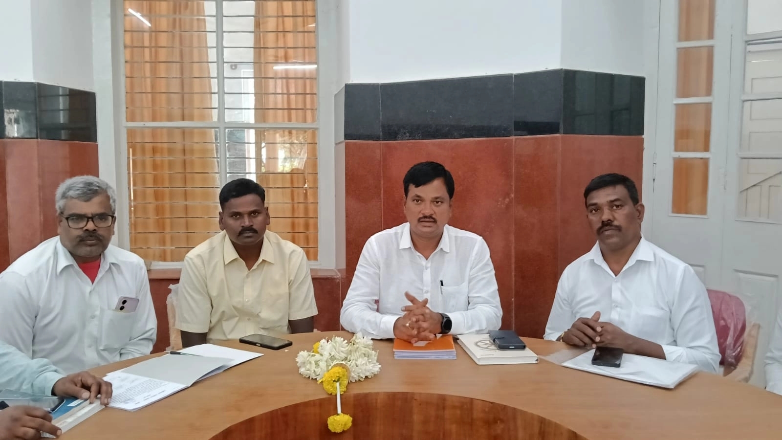 ಜನರ ಪ್ರಾಣ ಮತ್ತು ಆಸ್ತಿಗೆ ಗ್ಯಾರಂಟಿ ನೀಡಬೇಕೆಂದು ಬಹುಜನ ಸಮಾಜ ಪಾರ್ಟಿ ರಾಜ್ಯಾಧ್ಯಕ್ಷ ಮಂಡ್ಯ ಕೃಷ್ಣ ಮೂರ್ತಿ ಒತ್ತಾಯ - News Karnataka