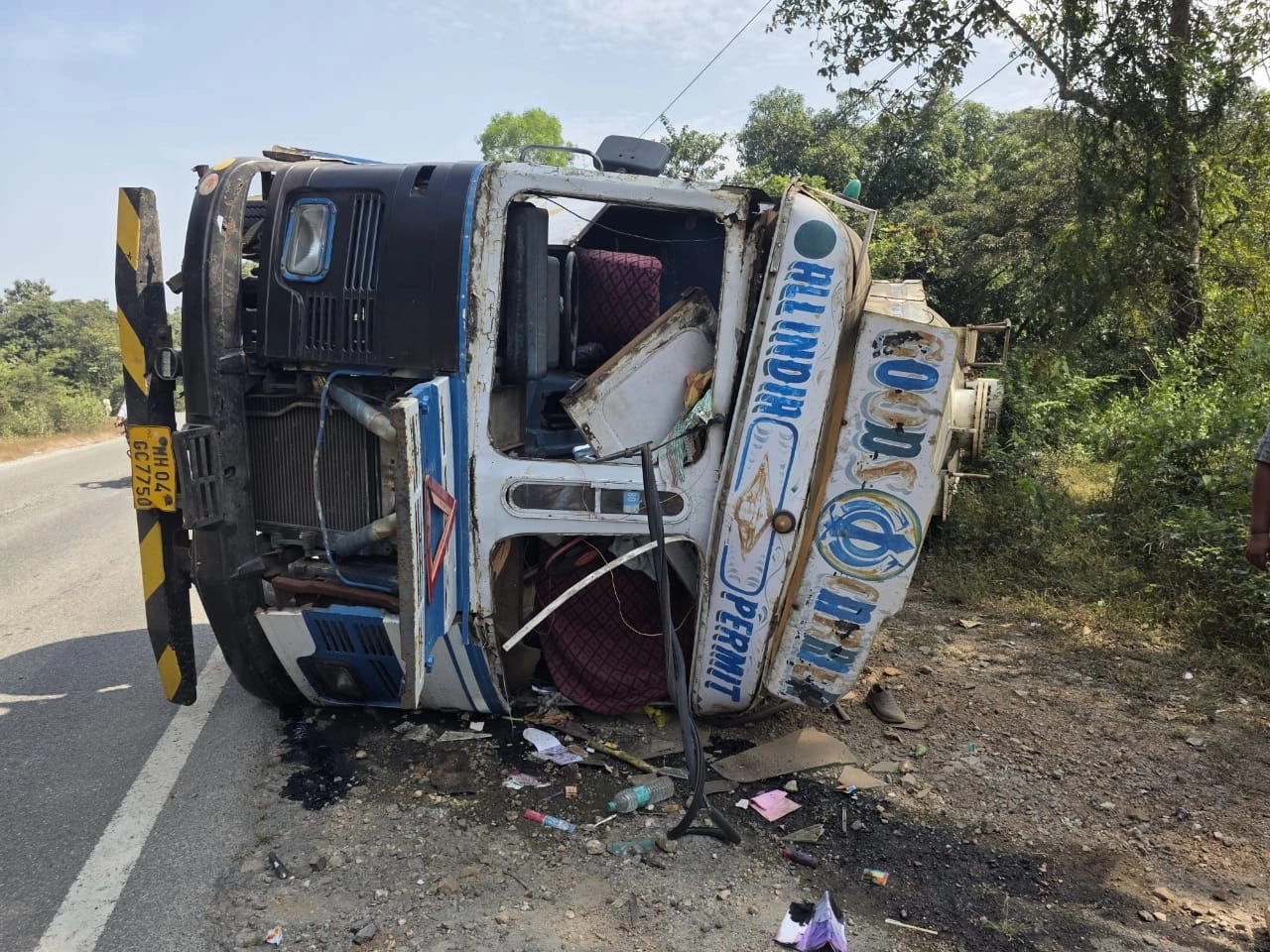 ಅಂಕೋಲ: ಚಾಲಕನ ನಿಯಂತ್ರಣ ತಪ್ಪಿ ಗ್ಯಾಸ್ ಟ್ಯಾಂಕರ್ ಪಲ್ಟಿ; ಚಾಲಕ ಗಂಭೀರ - News Karnataka