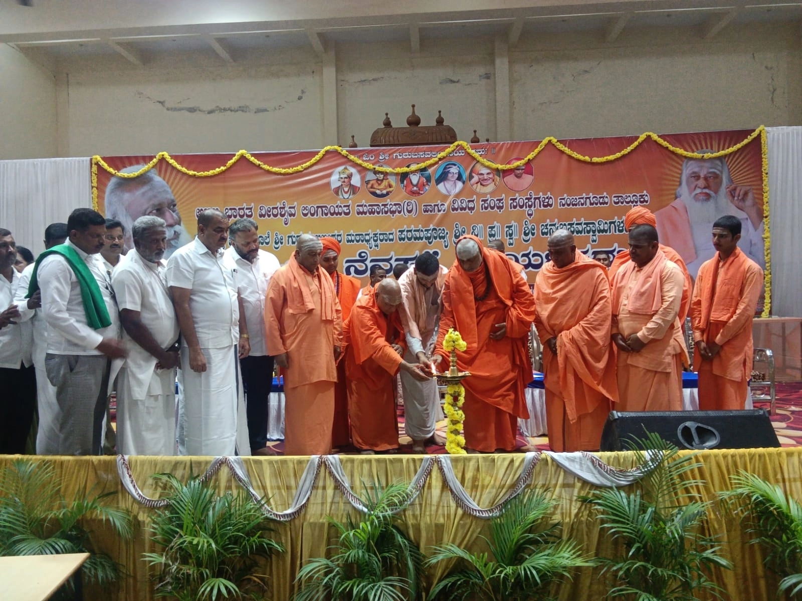 ಶ್ರೀಗಳು ಜಾತಿ, ಮತ ಹಾಗೂ ಧರ್ಮಾತೀತವಾಗಿ ಭಕ್ತರನ್ನು ಹೊಂದಿದ್ದರು: ಸುತ್ತೂರು ಶ್ರೀಗಳು - News Karnataka