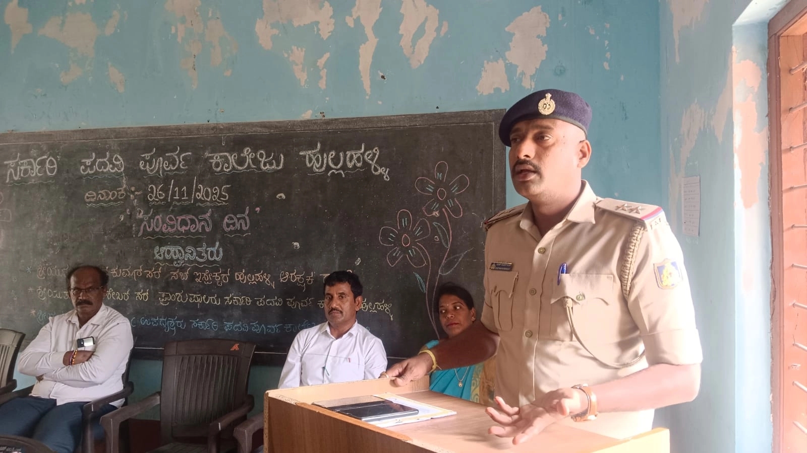 ನಾವು ಸುಭದ್ರವಾಗಿ ಇರುವುದಕ್ಕೆ ಸಂವಿಧಾನವೇ ಕಾರಣ: ಪಿಎಸ್ಐ ಚೇತನ್ ಕುಮಾರ್ ಅಭಿಪ್ರಾಯ - News Karnataka
