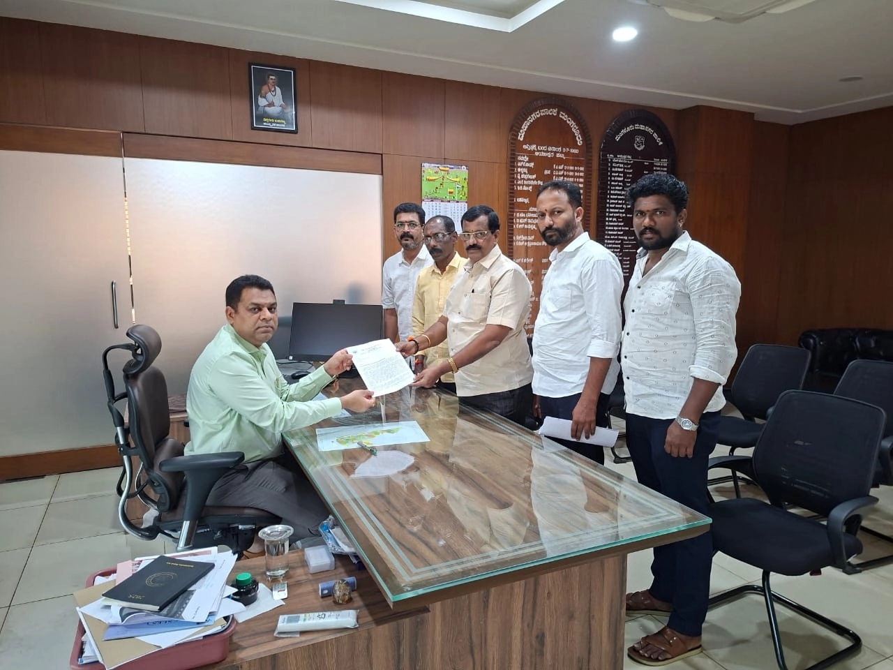 ಕುದ್ರೋಳಿ ವಧಾಗೃಹ ಮತ್ತೆ ಪ್ರಾರಂಭಿಸದಂತೆ ವಿಶ್ವ ಹಿಂದೂ ಪರಿಷದ್ ಮಂಗಳೂರು ಮಹಾನಗರ ಪಾಲಿಕೆ ಆಯುಕ್ತರಿಗೆ ಮನವಿ - News Karnataka