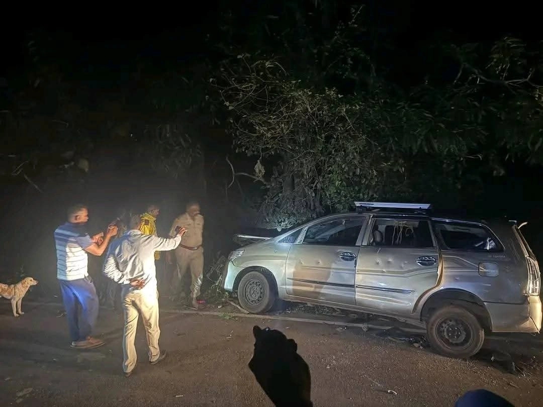 ಸಿನಿಮೀಯ ಶೈಲಿಯಲ್ಲಿ ಗೋ ಕಳ್ಳರ ವಾಹನ ತಡೆದ ಯುವ ಪಡೆ: ಐಷಾರಾಮಿ ಕಾರಿನಲ್ಲಿ ಸಾಗಿಸುತ್ತಿದ್ದ ಗೋವುಗಳ ರಕ್ಷಣೆ - News Karnataka