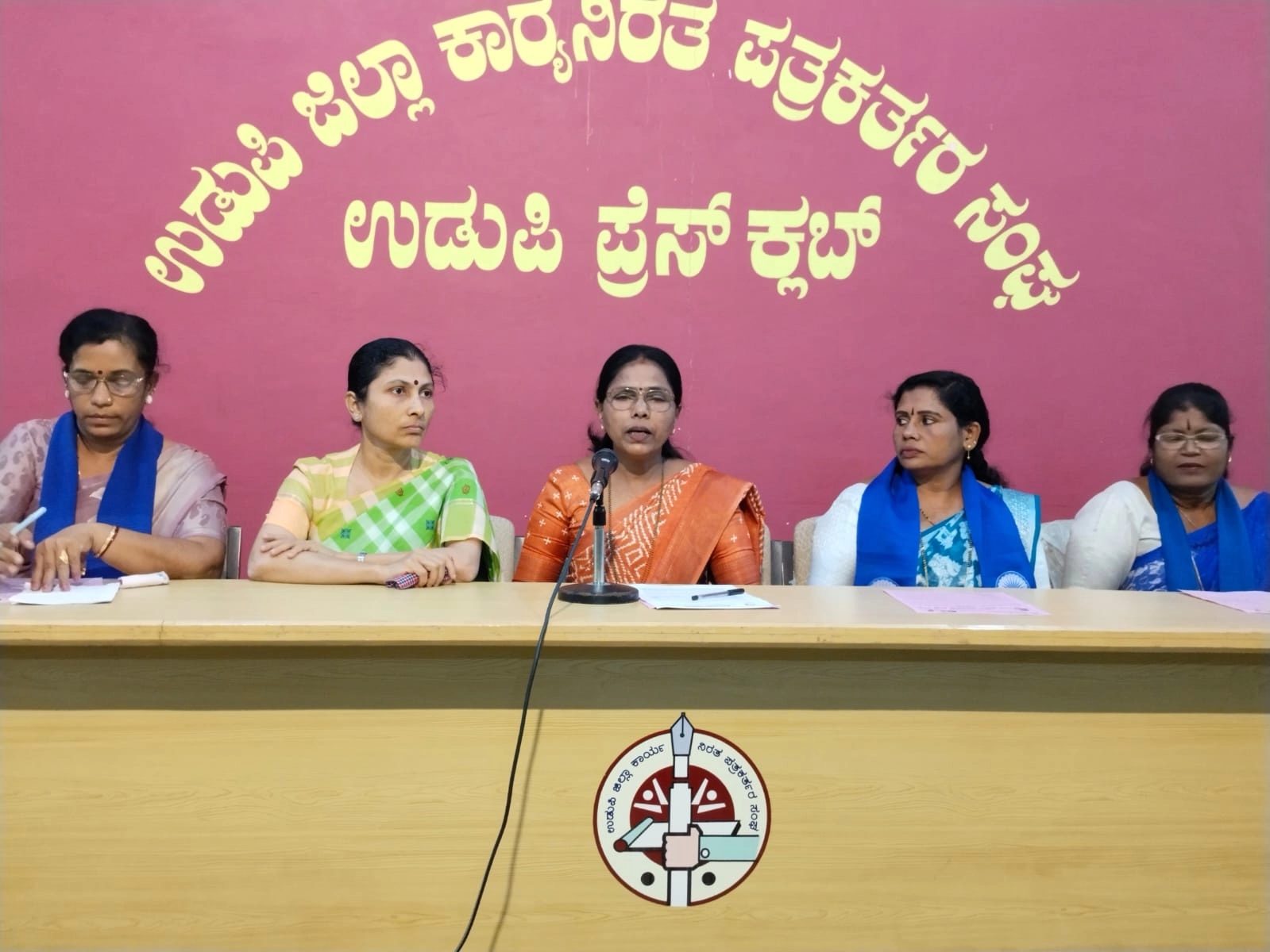 ಡಿ.16ರಂದು "ಕೊಂದವರು ಯಾರು ?" ಆಂದೋಲನ- ಸಾವಿರಾರು ಮಹಿಳೆಯರಿಂದ ಮೌನ ಮೆರವಣಿಗೆ - News Karnataka